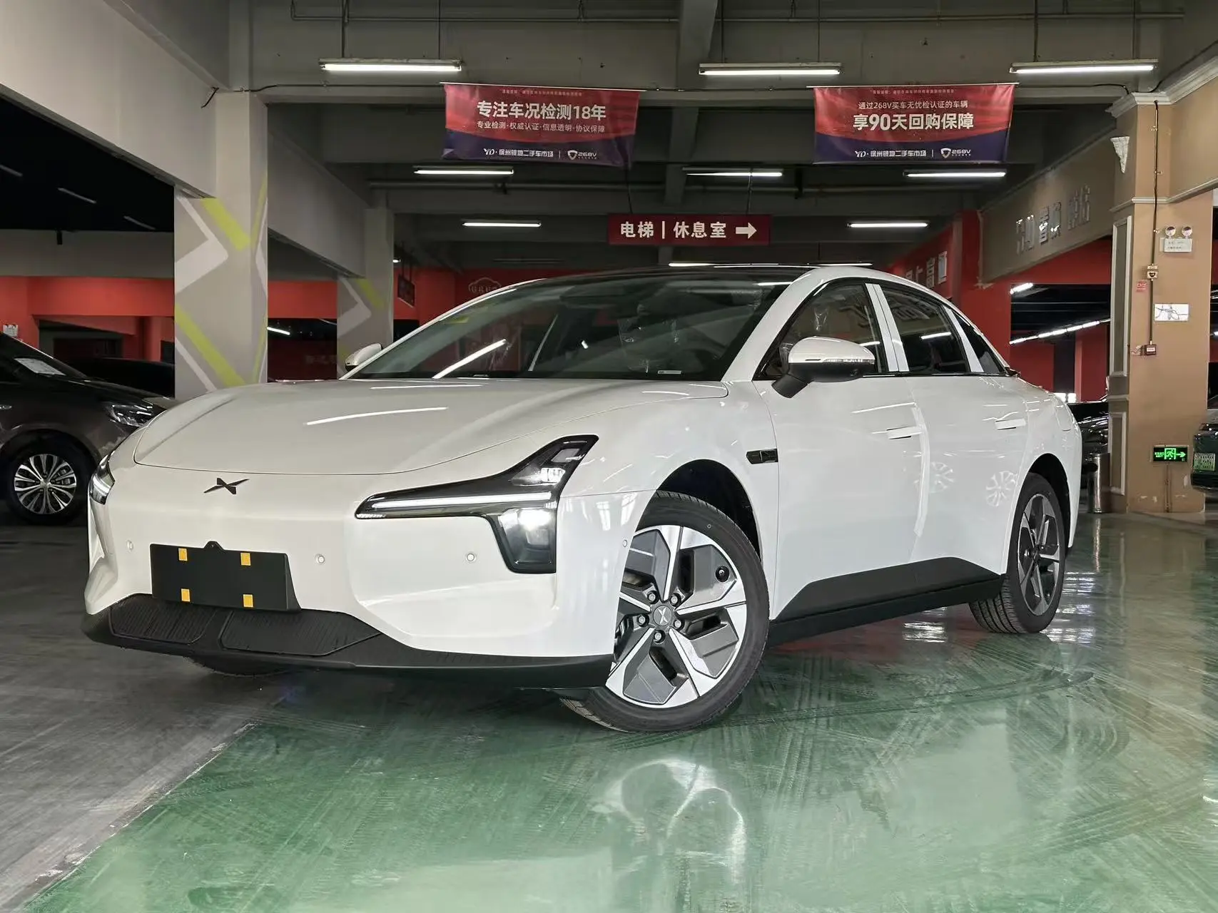 Xpeng Xiaopeng MONA M03  из Китая