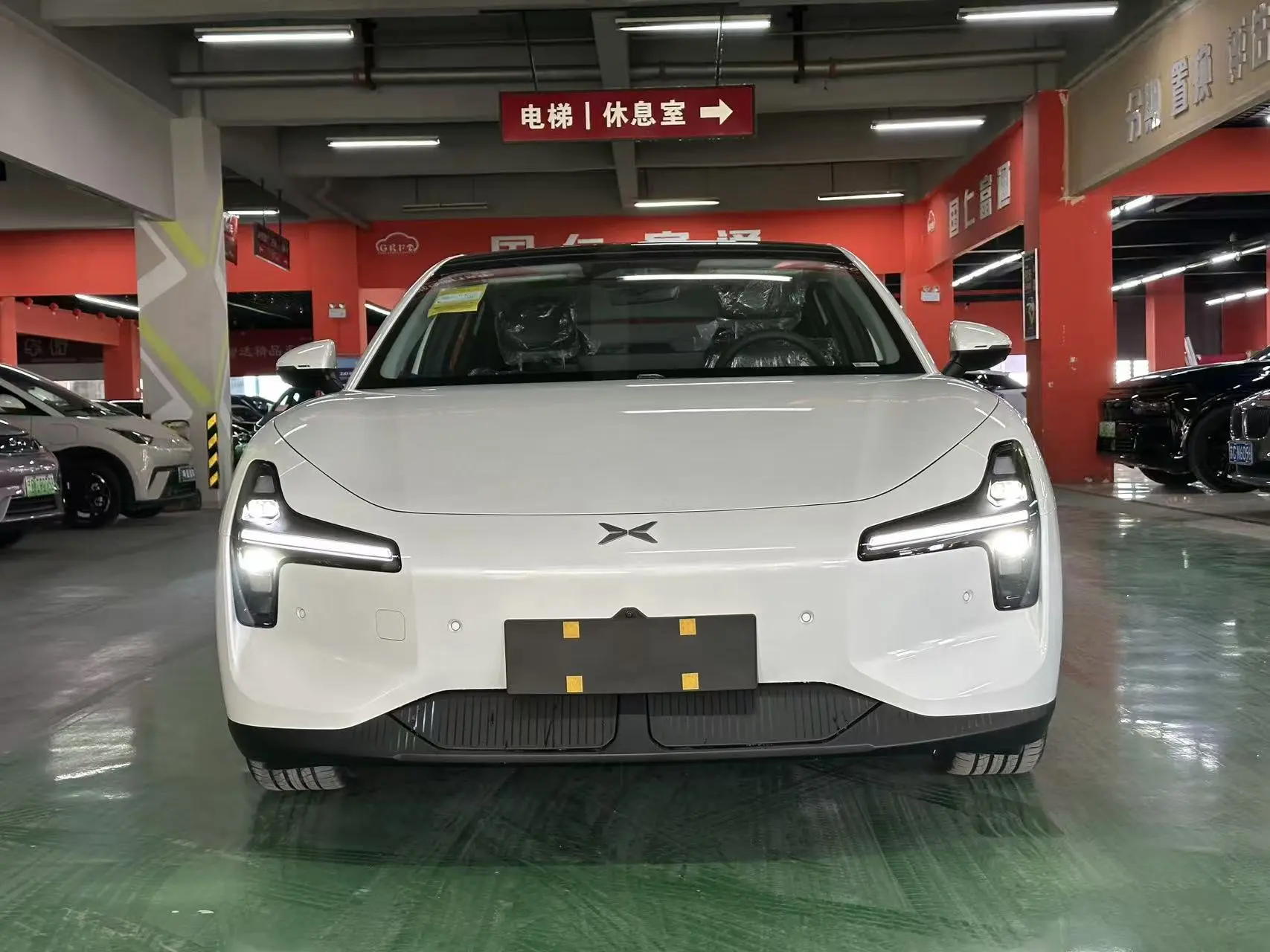 Xpeng Xiaopeng MONA M03  из Китая