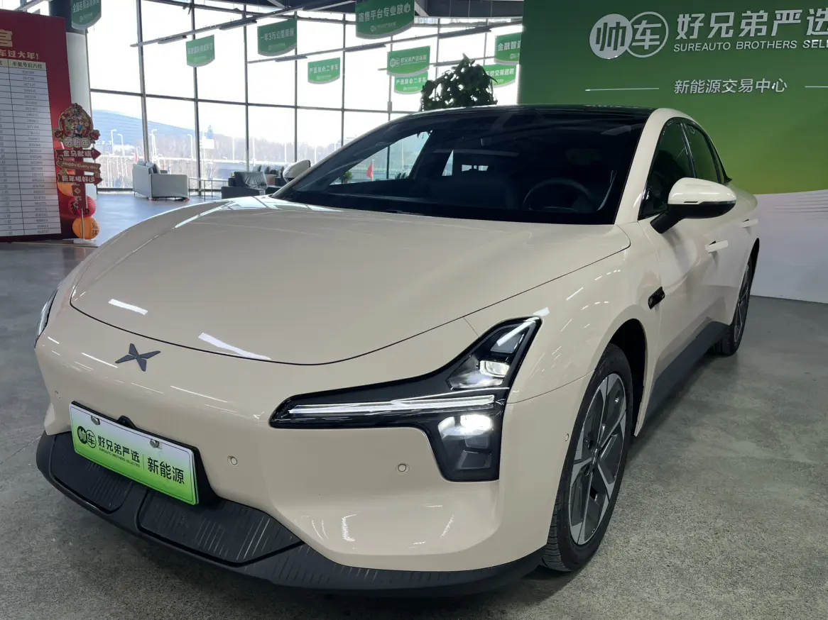 Xpeng Xiaopeng MONA M03  из Китая