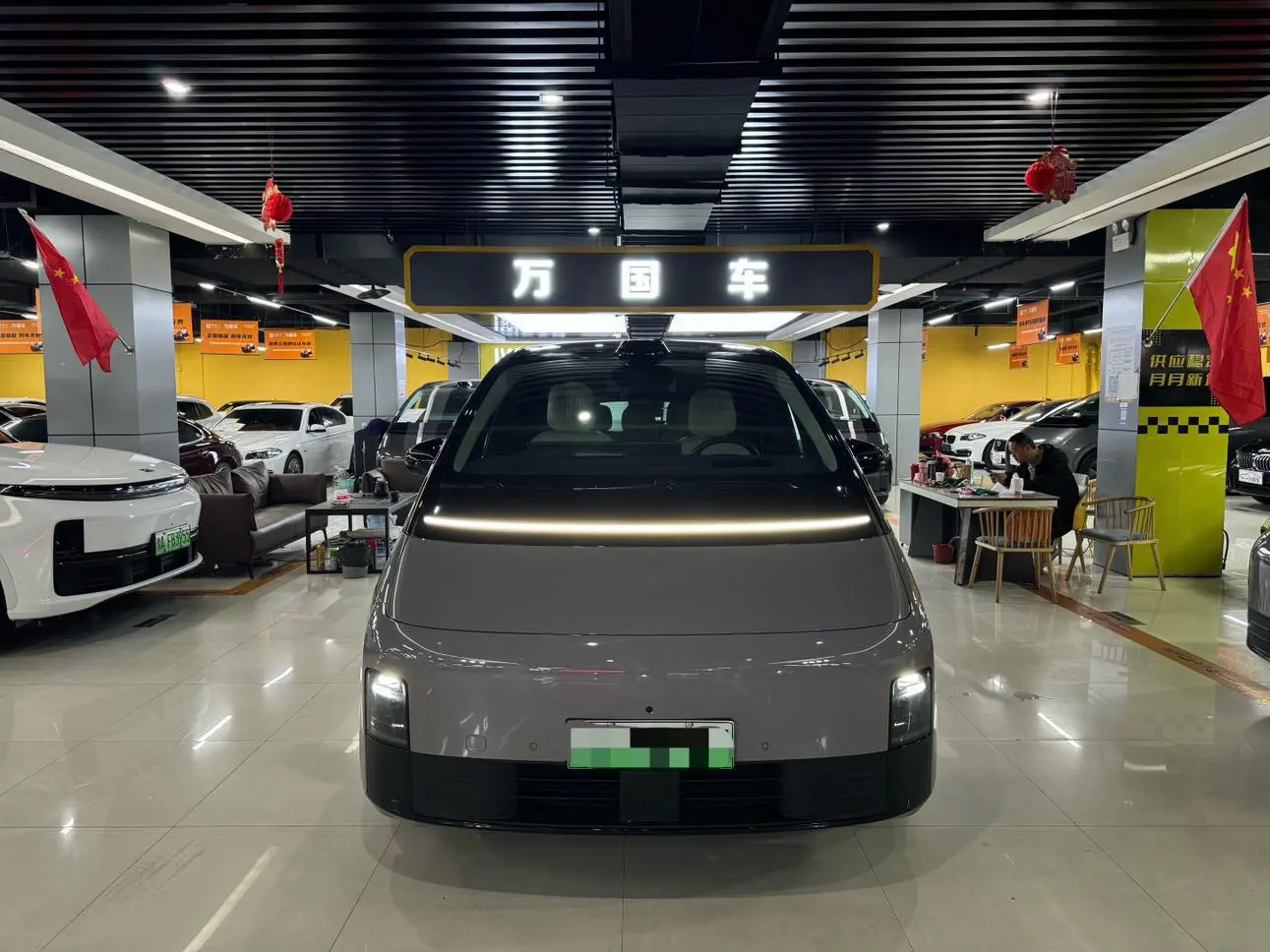 Li MEGA (Ideal MEGA)  из Китая