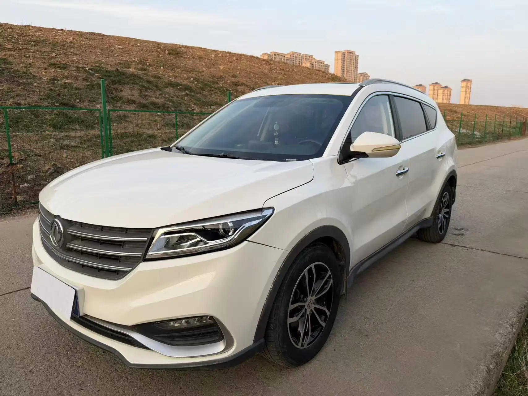 Dongfeng Fengon 580  из Китая