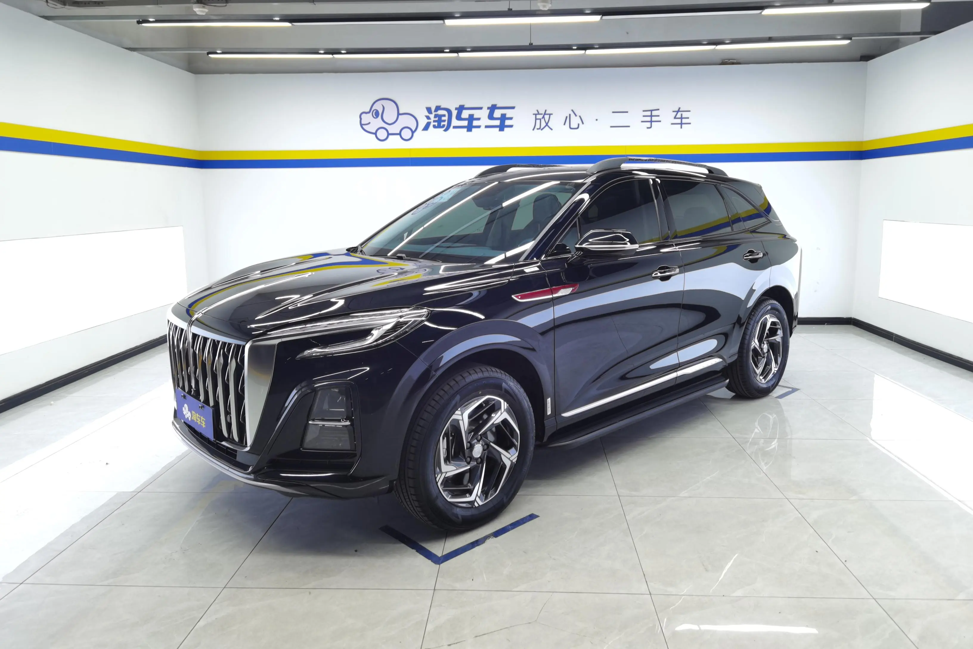 Hongqi HS3  из Китая