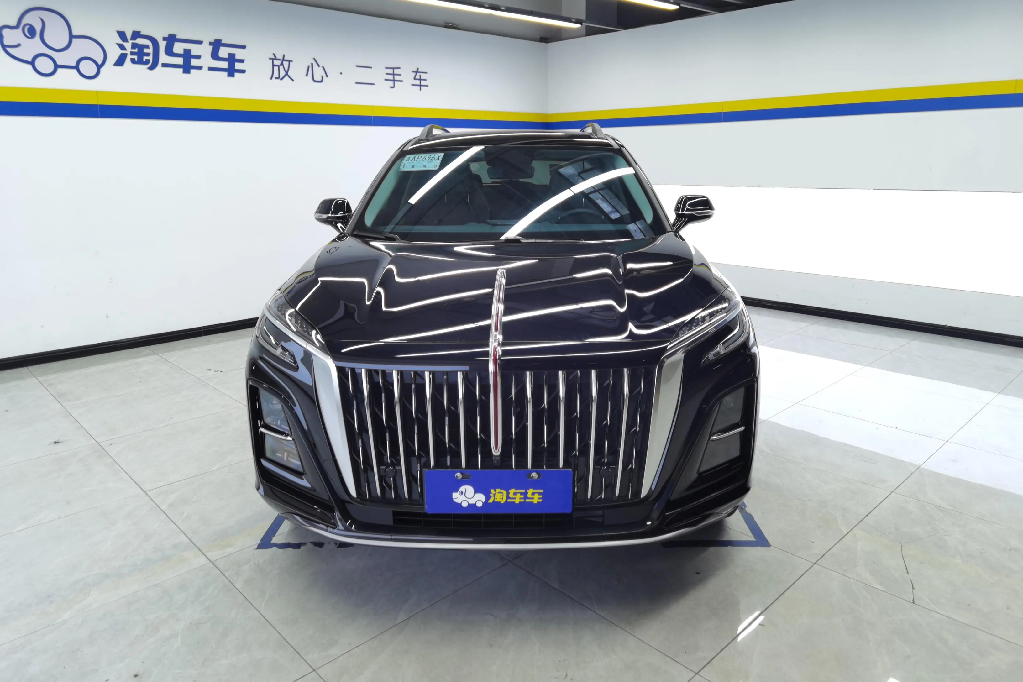 Hongqi HS3  из Китая