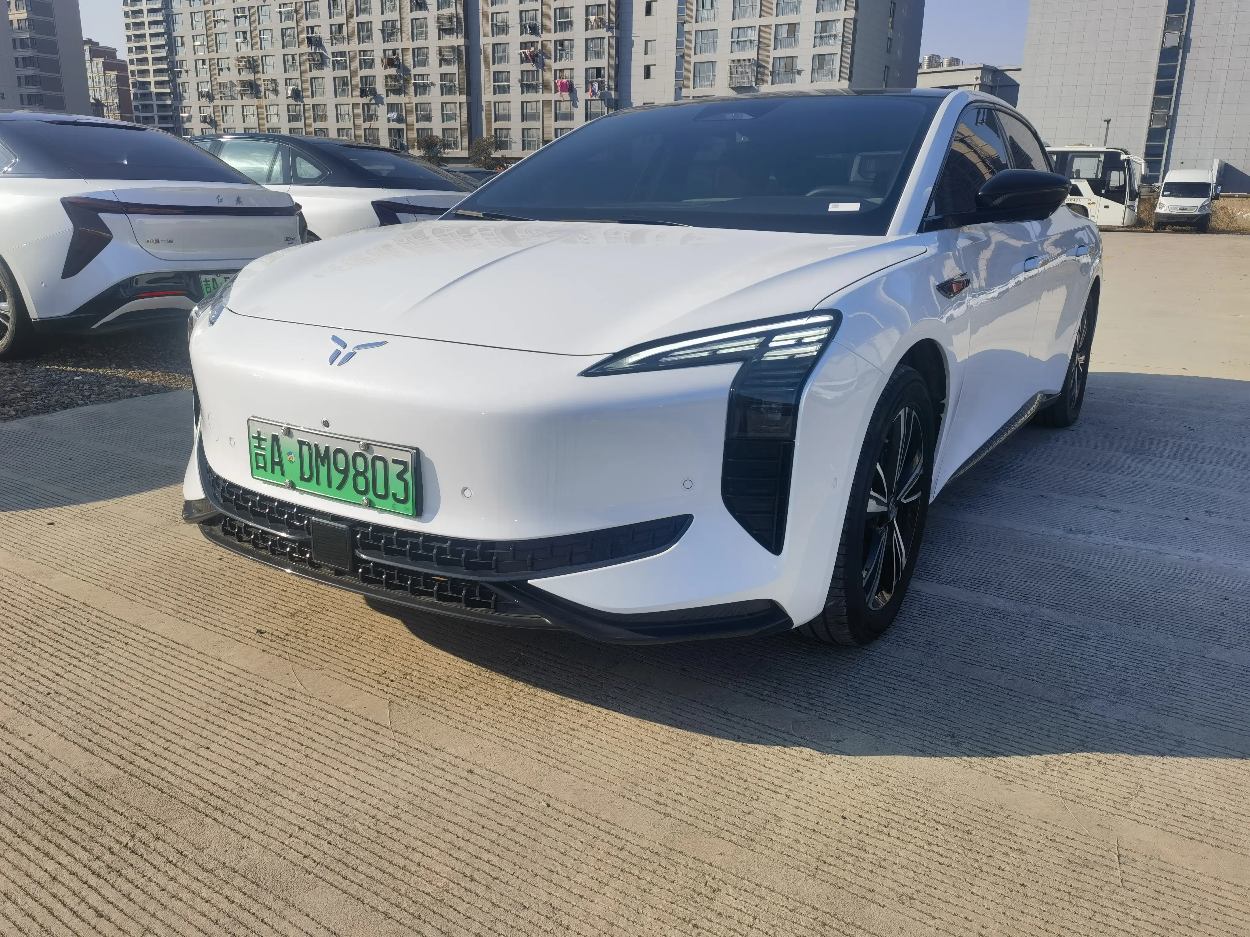 Hongqi EH7  из Китая