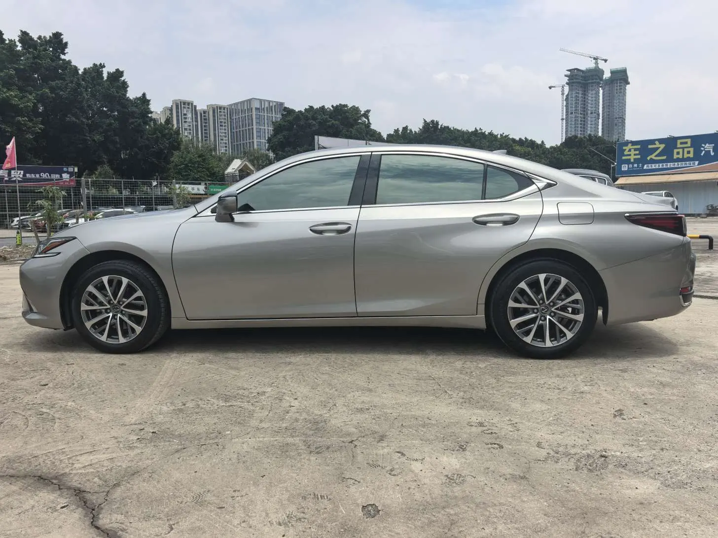 Lexus ES