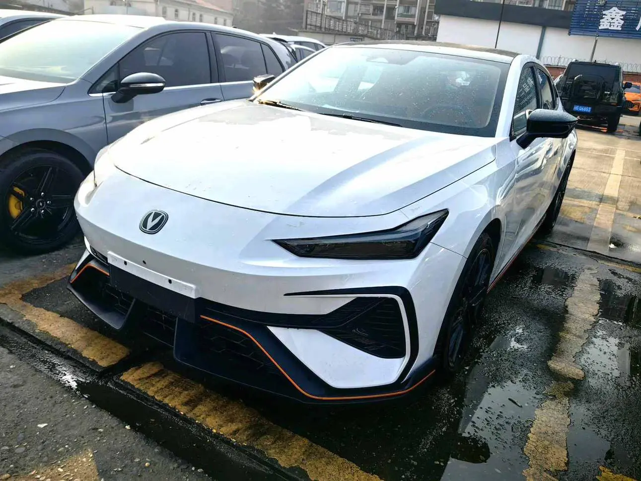 Changan UNI-V  из Китая