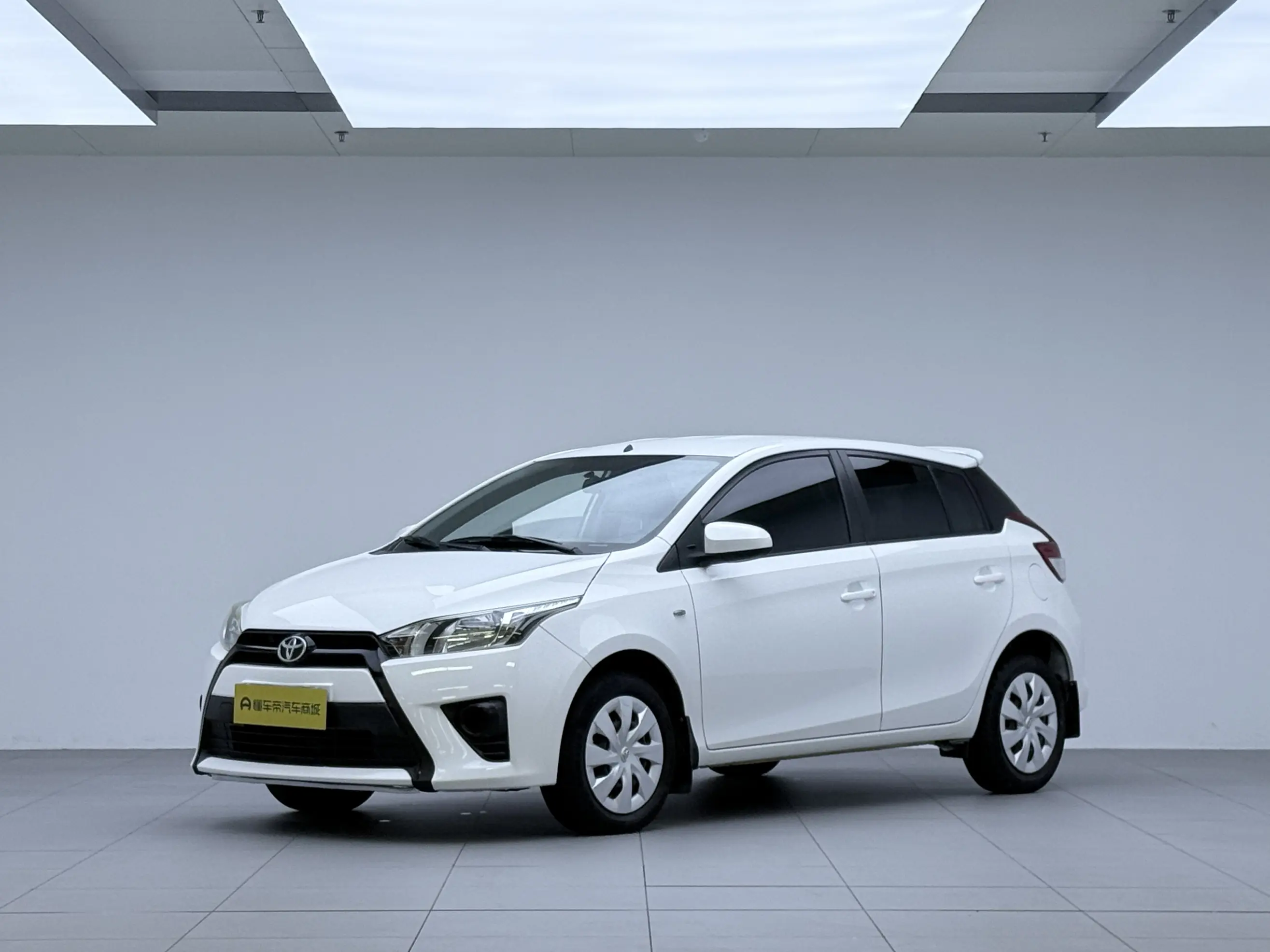 Toyota Yaris L  из Китая