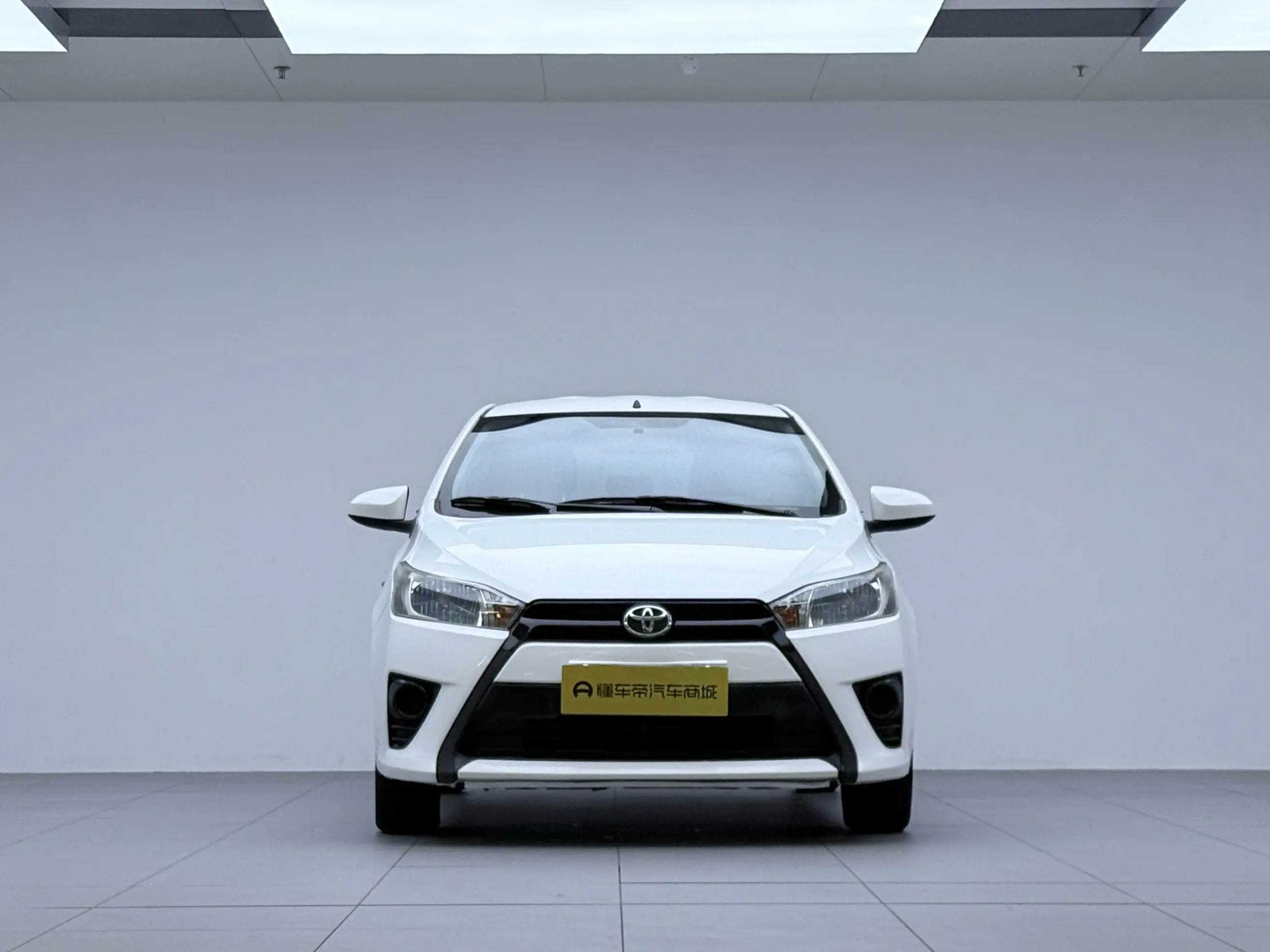 Toyota Yaris L  из Китая