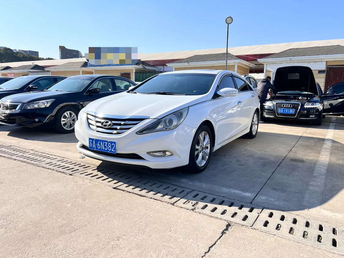 Hyundai Sonata eight
