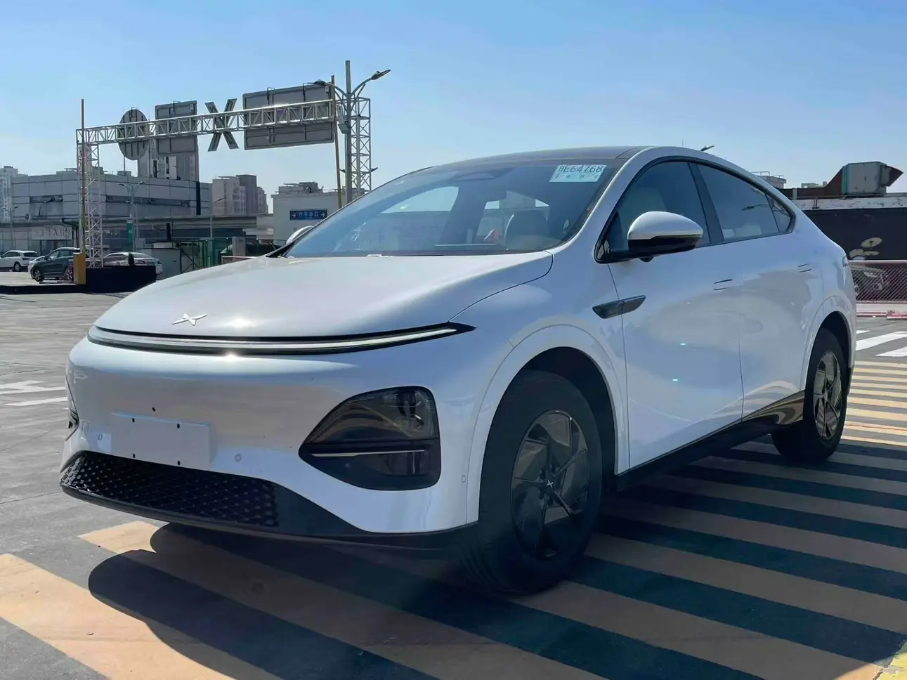 Xpeng G6  из Китая