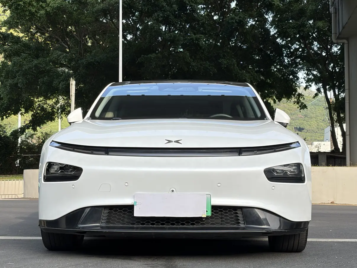 Xpeng P7  из Китая