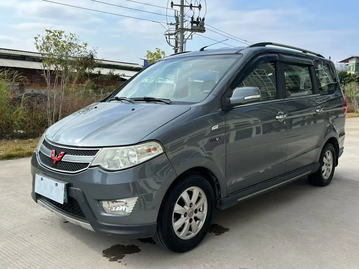Wuling Hongguang  из Китая