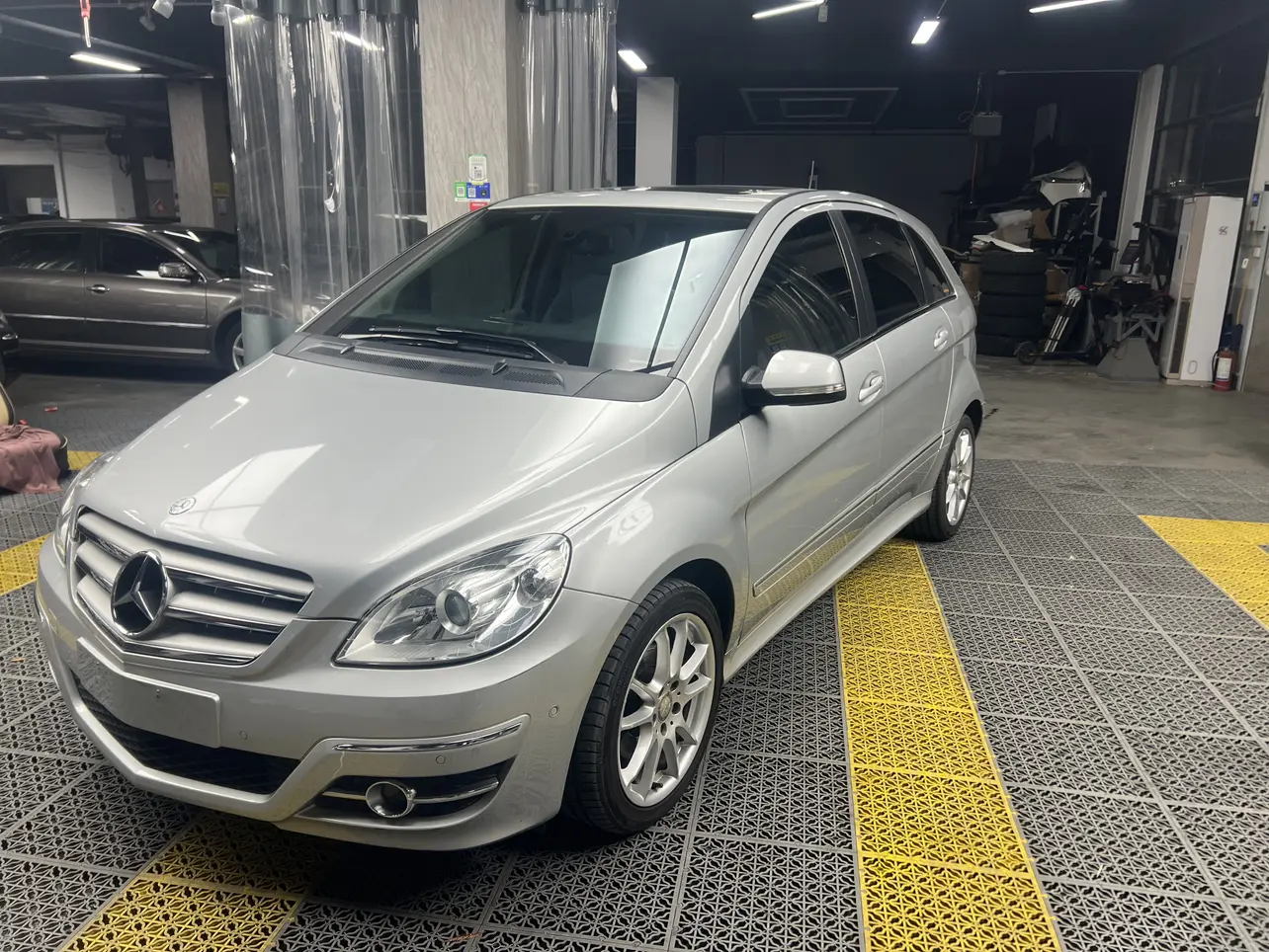 Mercedes-Benz Mercedes Benz B Class  из Китая
