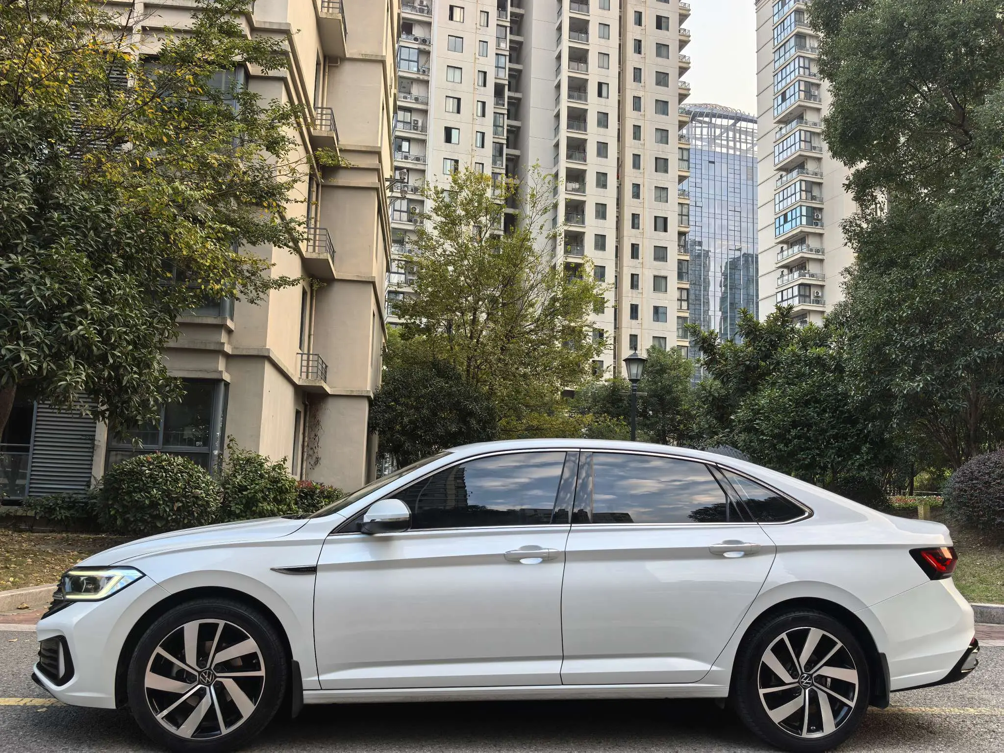 Volkswagen Sagitar  из Китая