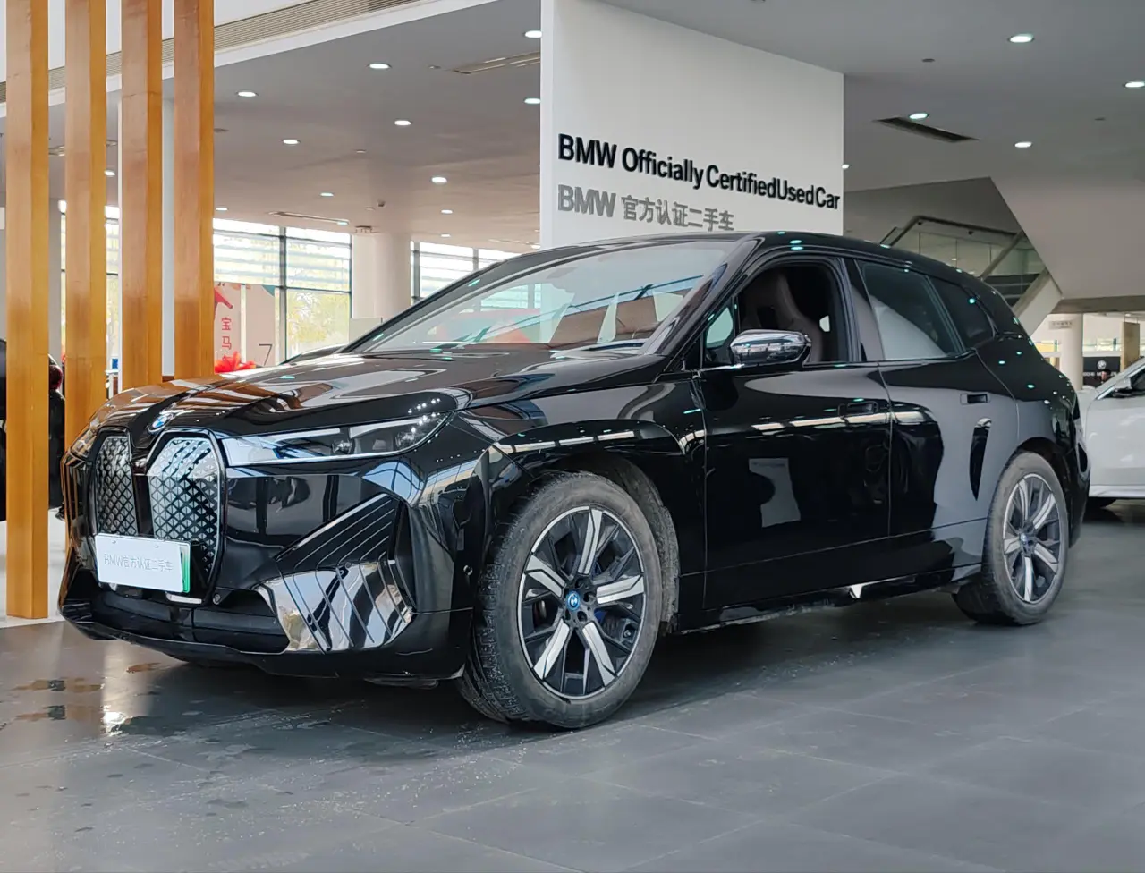 BMW iX  из Китая