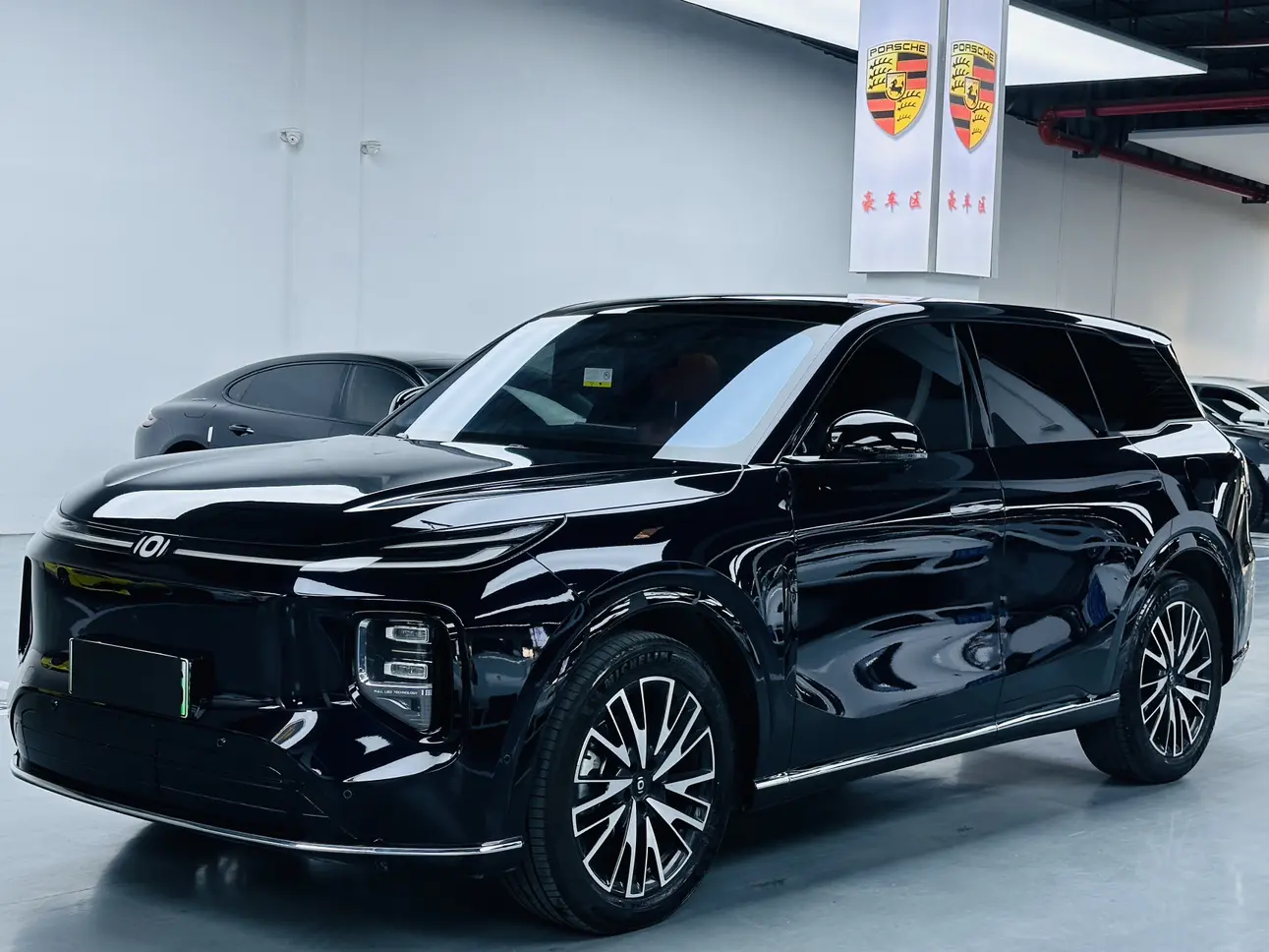 Changan Qiyuan Q07  из Китая