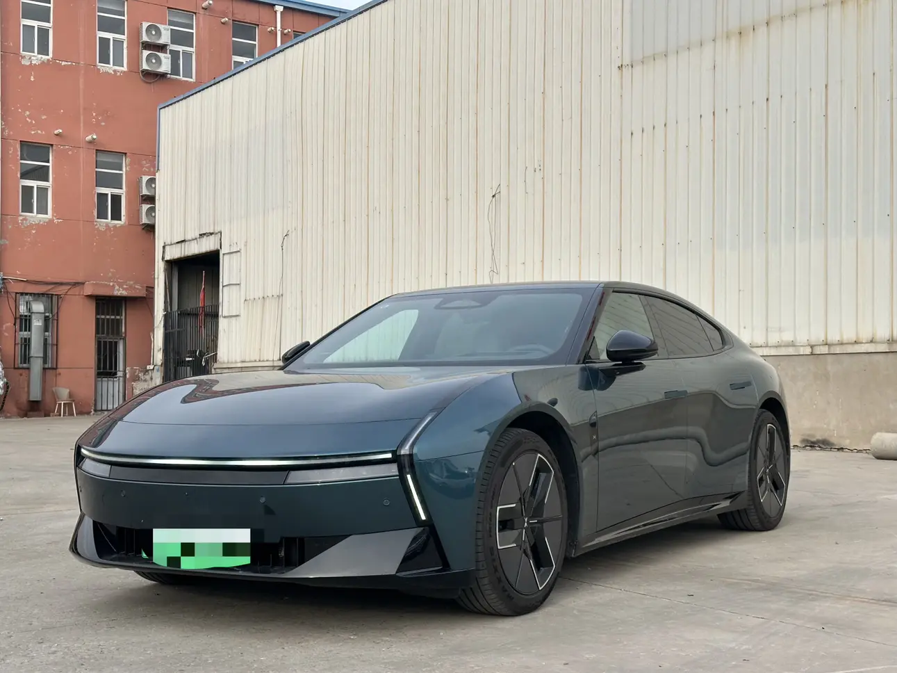 Xpeng P7  из Китая