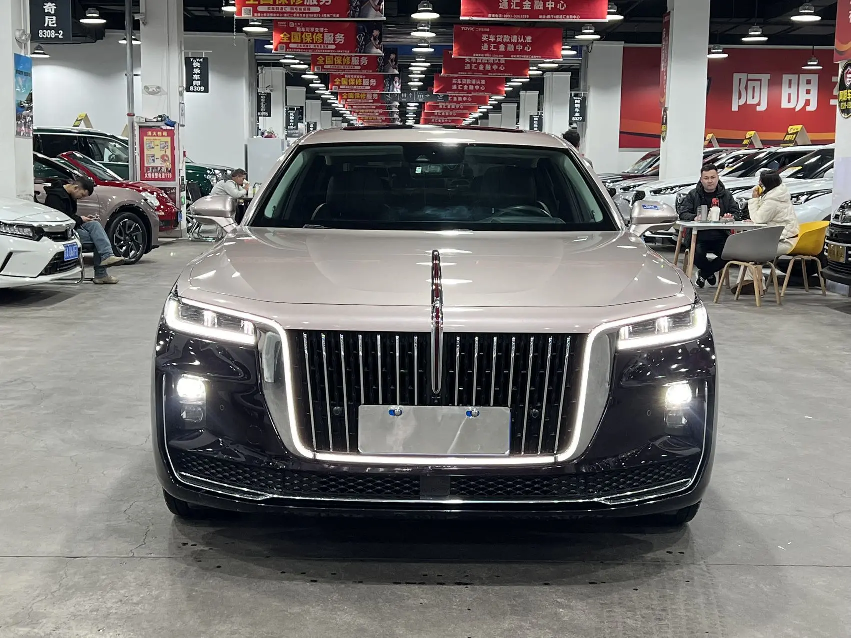 Hongqi H9  из Китая