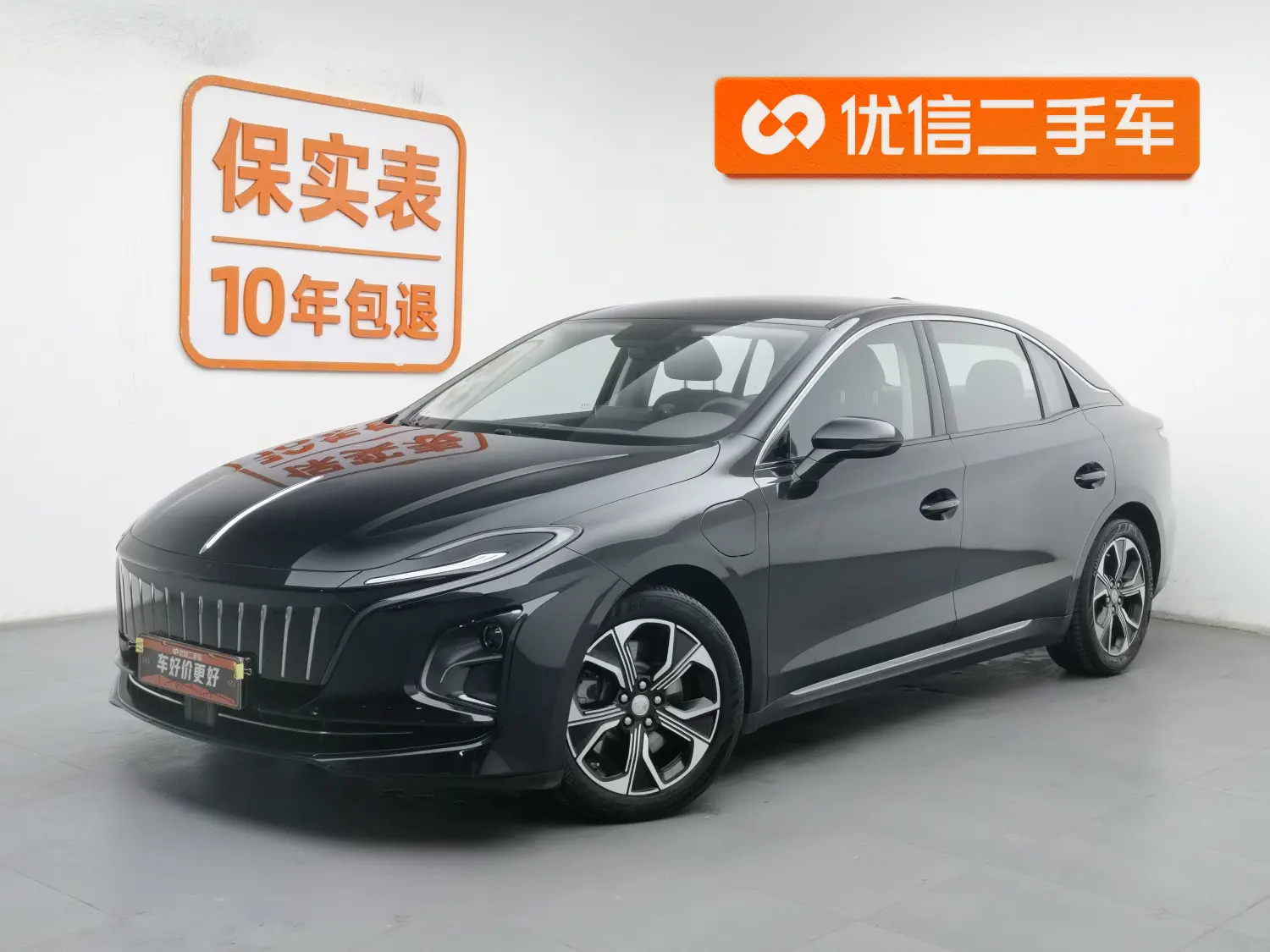 Hongqi E-QM5  из Китая