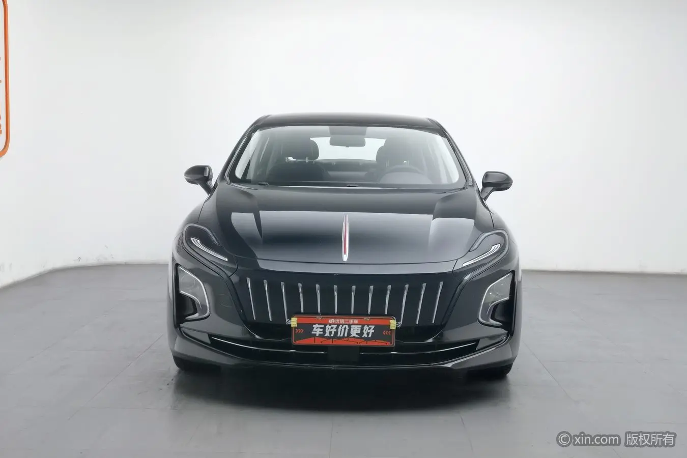 Hongqi E-QM5  из Китая