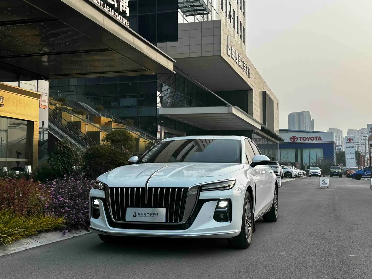 Hongqi H5  из Китая