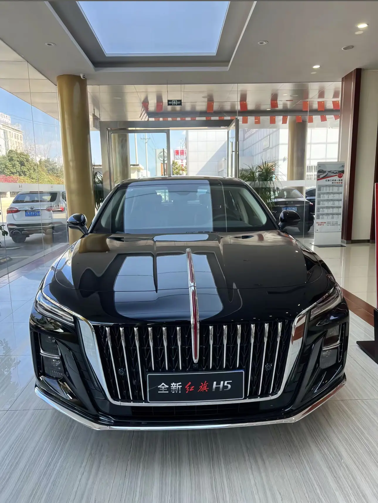 Hongqi H5  из Китая