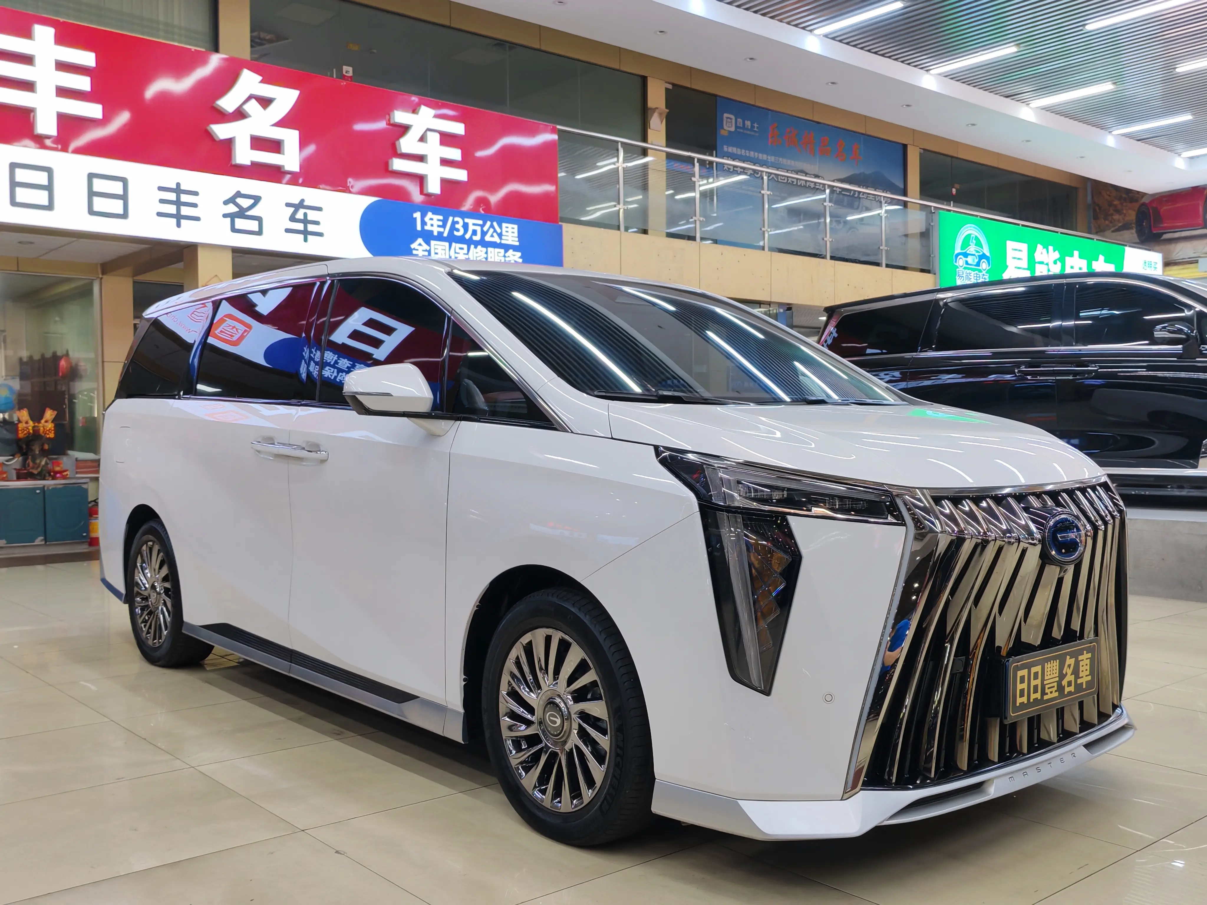 GAC Trumpchi M8  из Китая