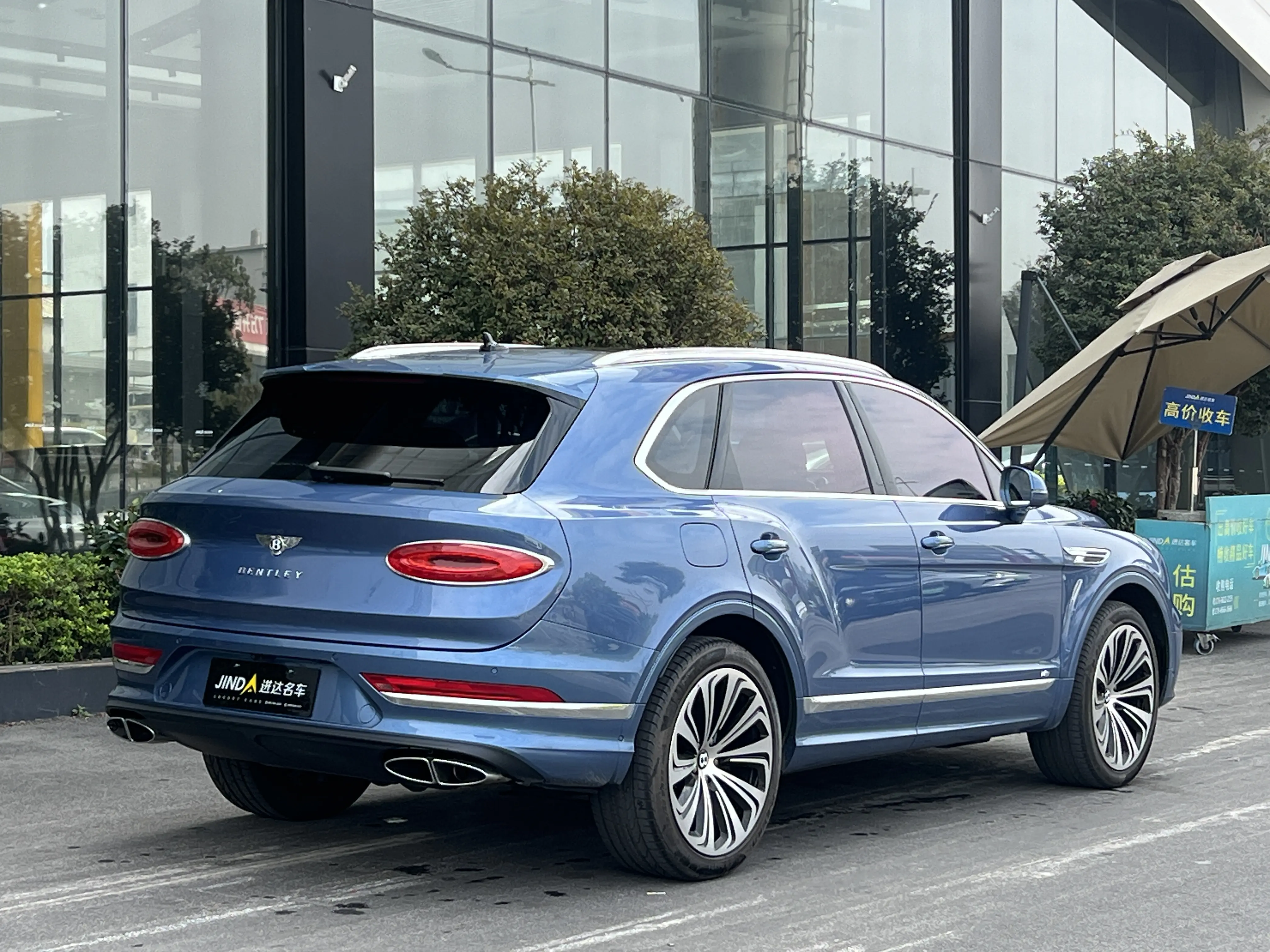 Bentley Bentayga  из Китая