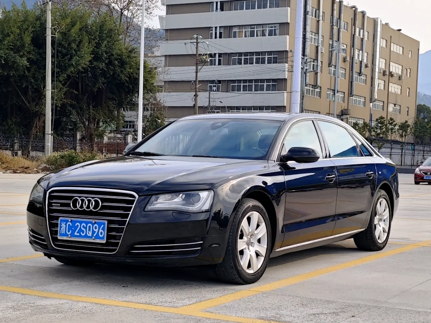 Audi A8  из Китая