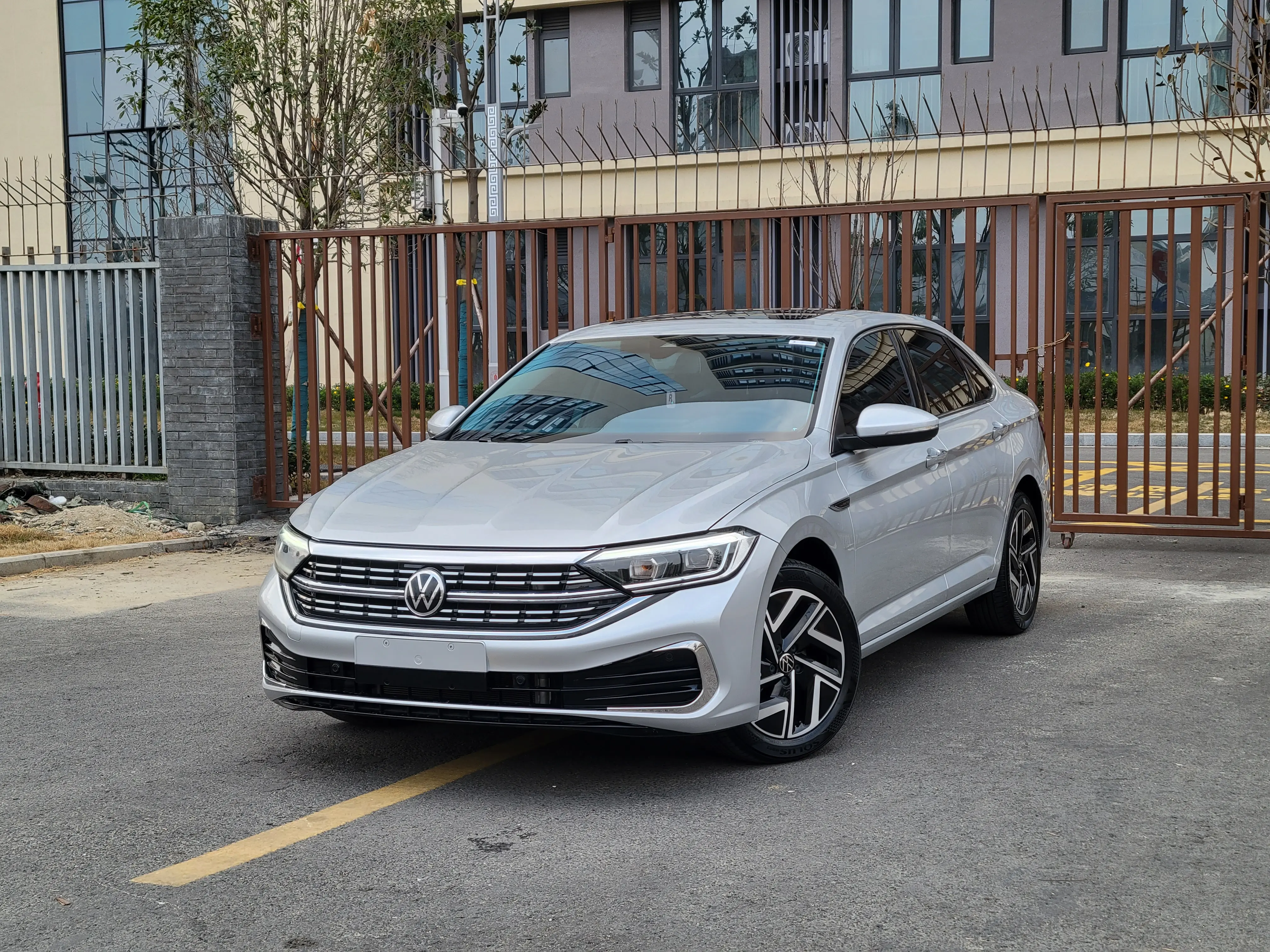 Volkswagen Sagitar  из Китая