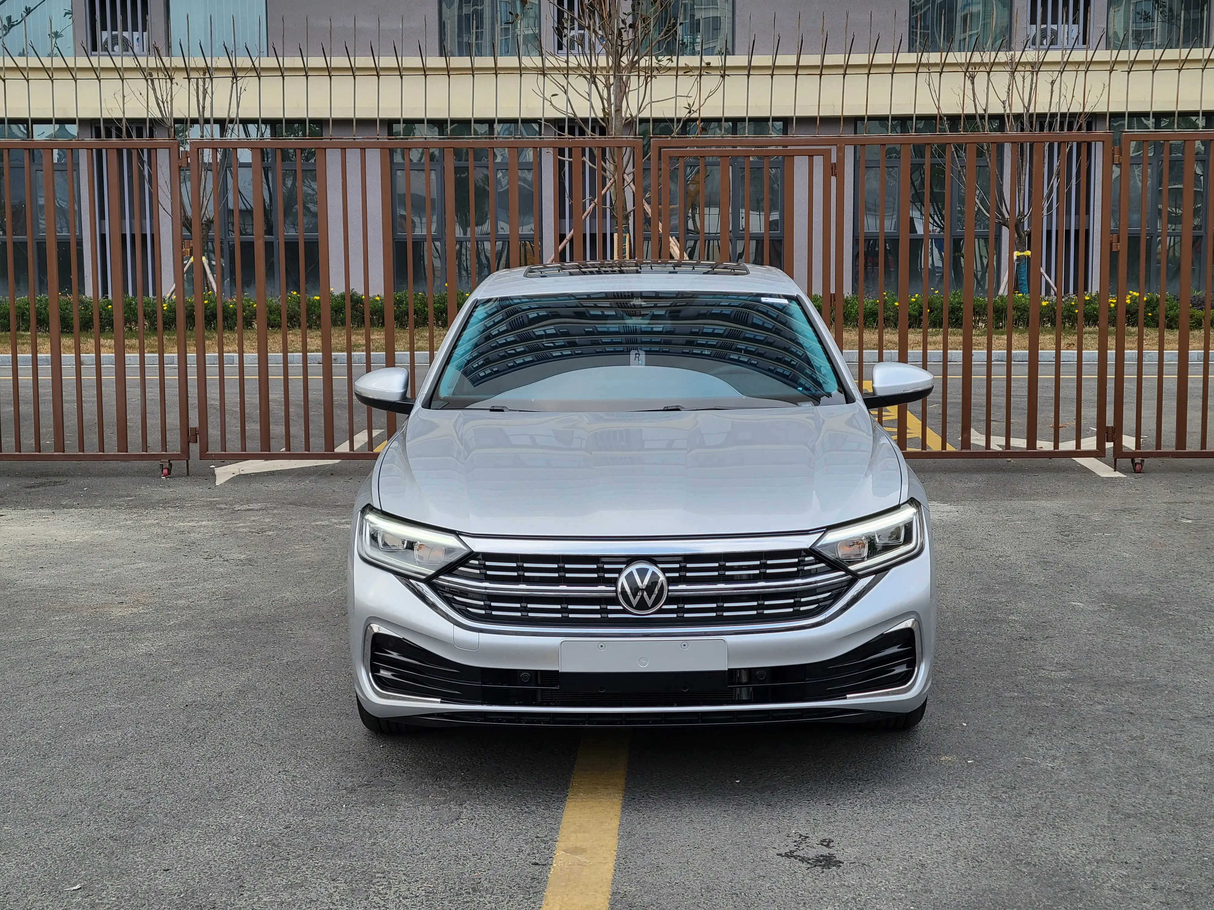 Volkswagen Sagitar  из Китая