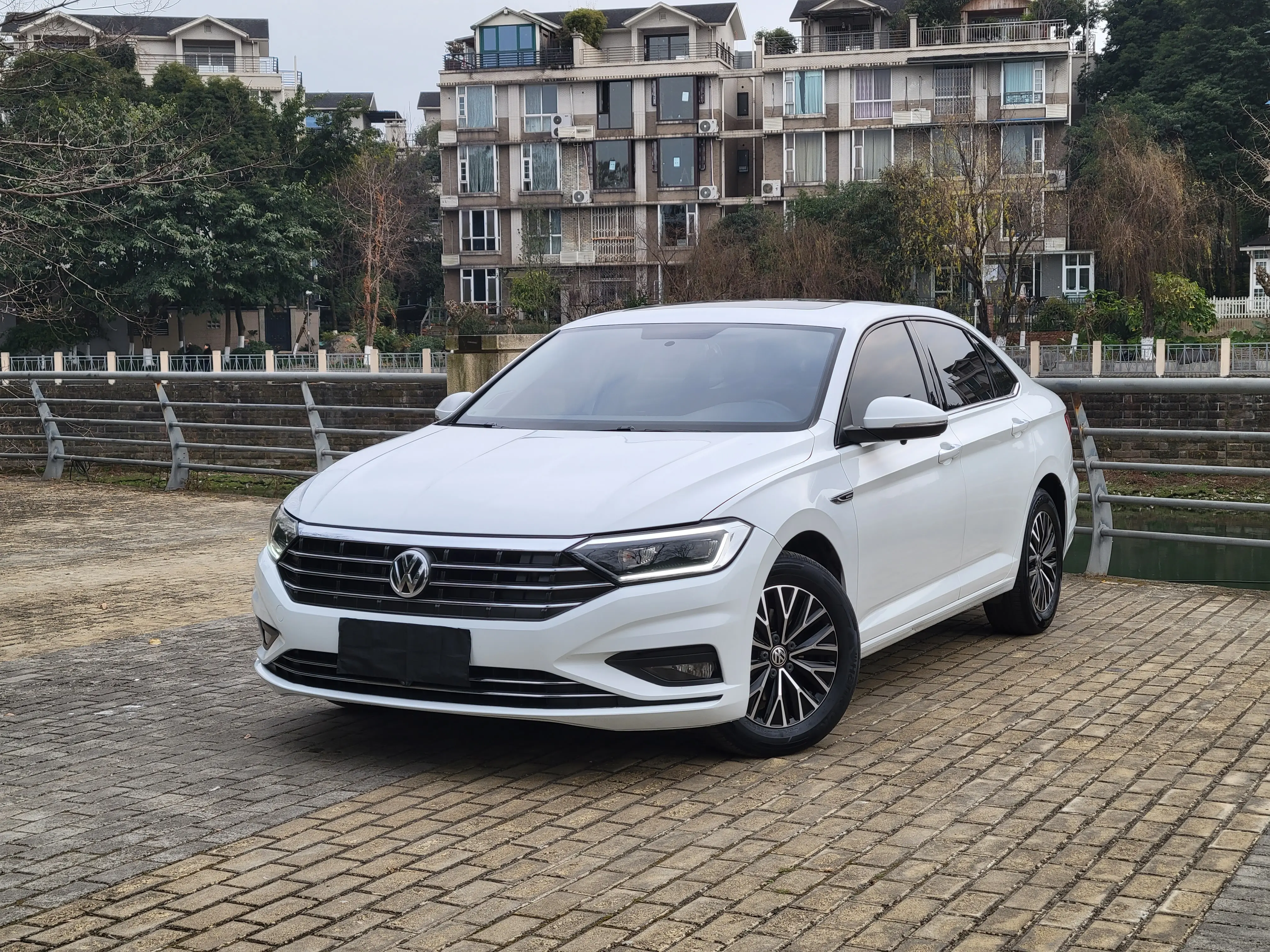 Volkswagen Sagitar  из Китая