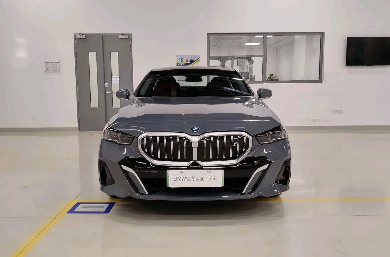 BMW i5  из Китая