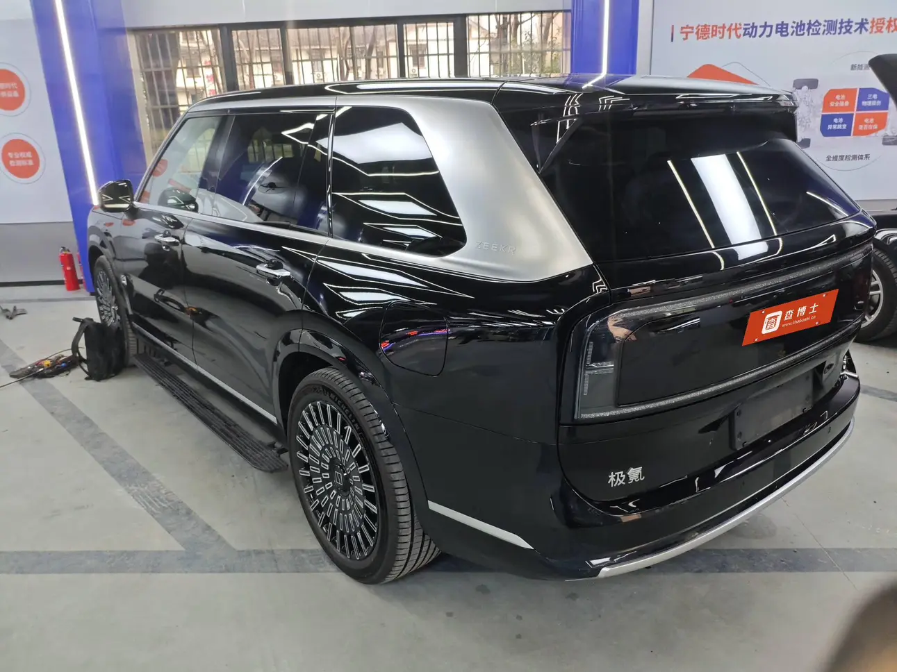 ZEEKR 9X  из Китая