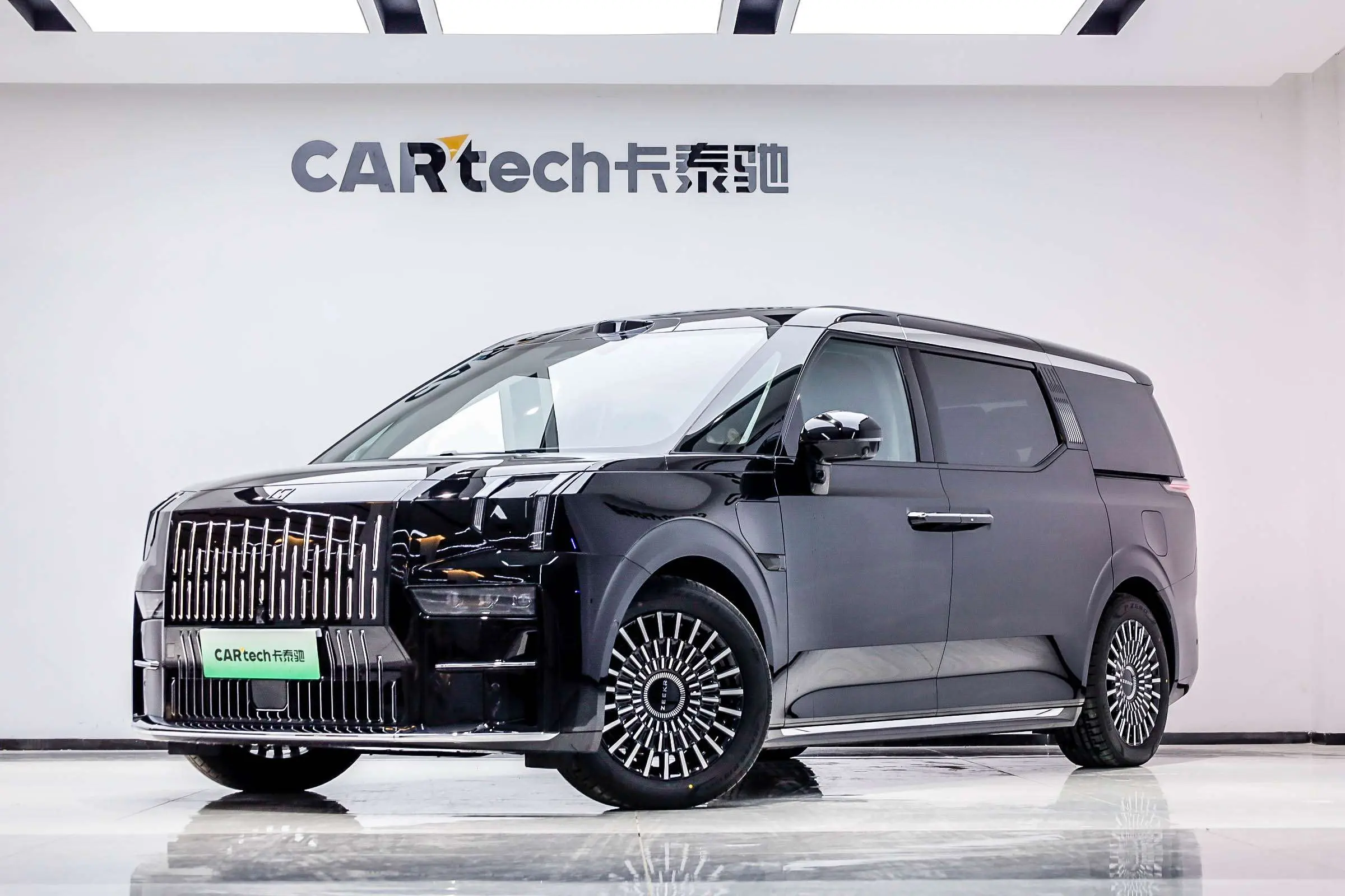 ZEEKR 009  из Китая