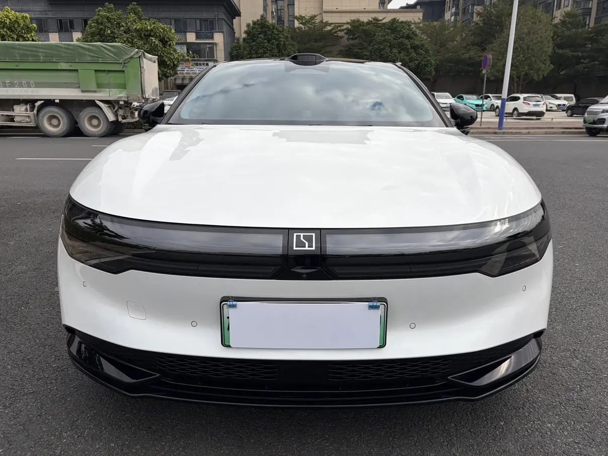 ZEEKR 007  из Китая