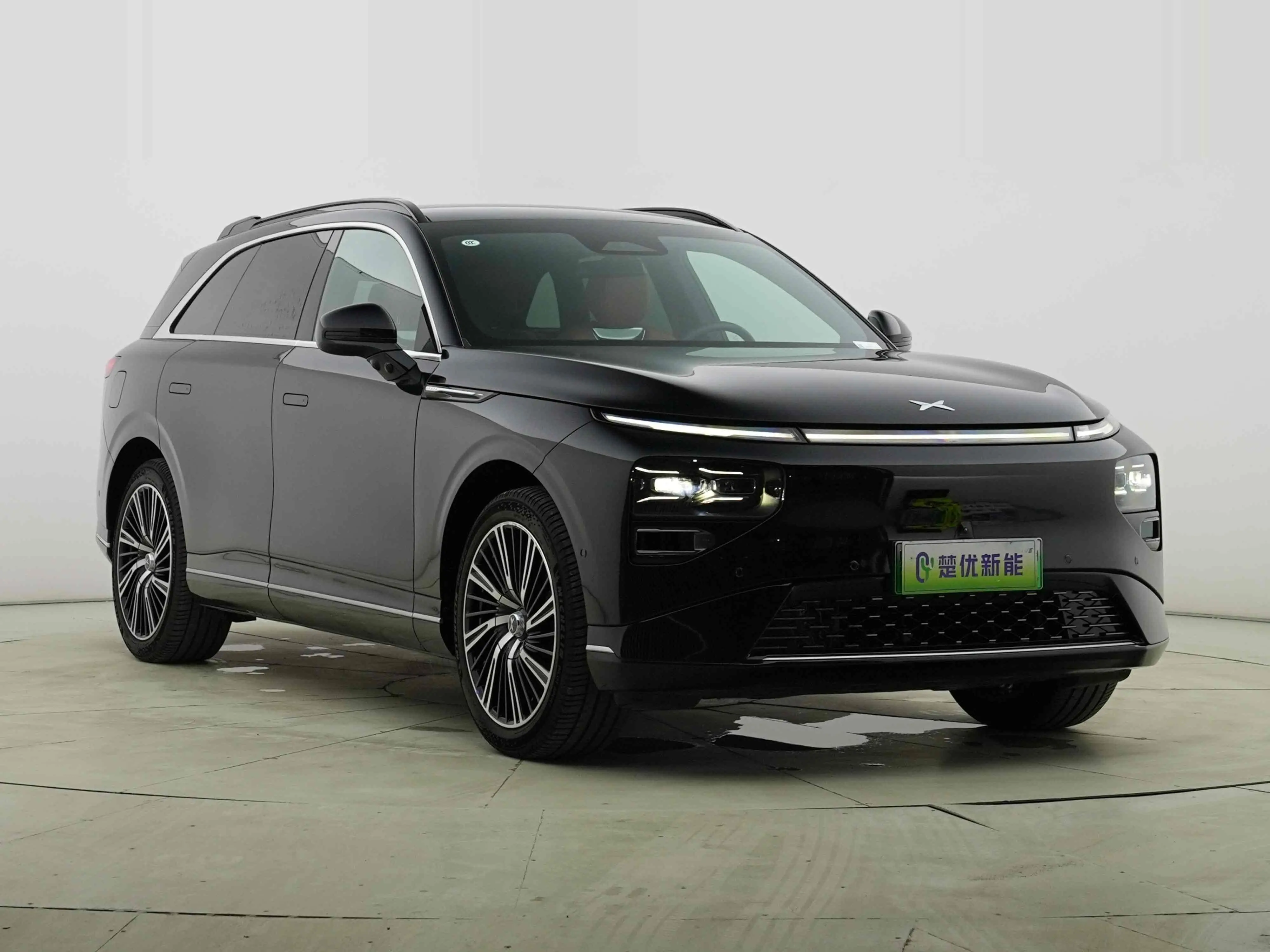 Xpeng G9  из Китая