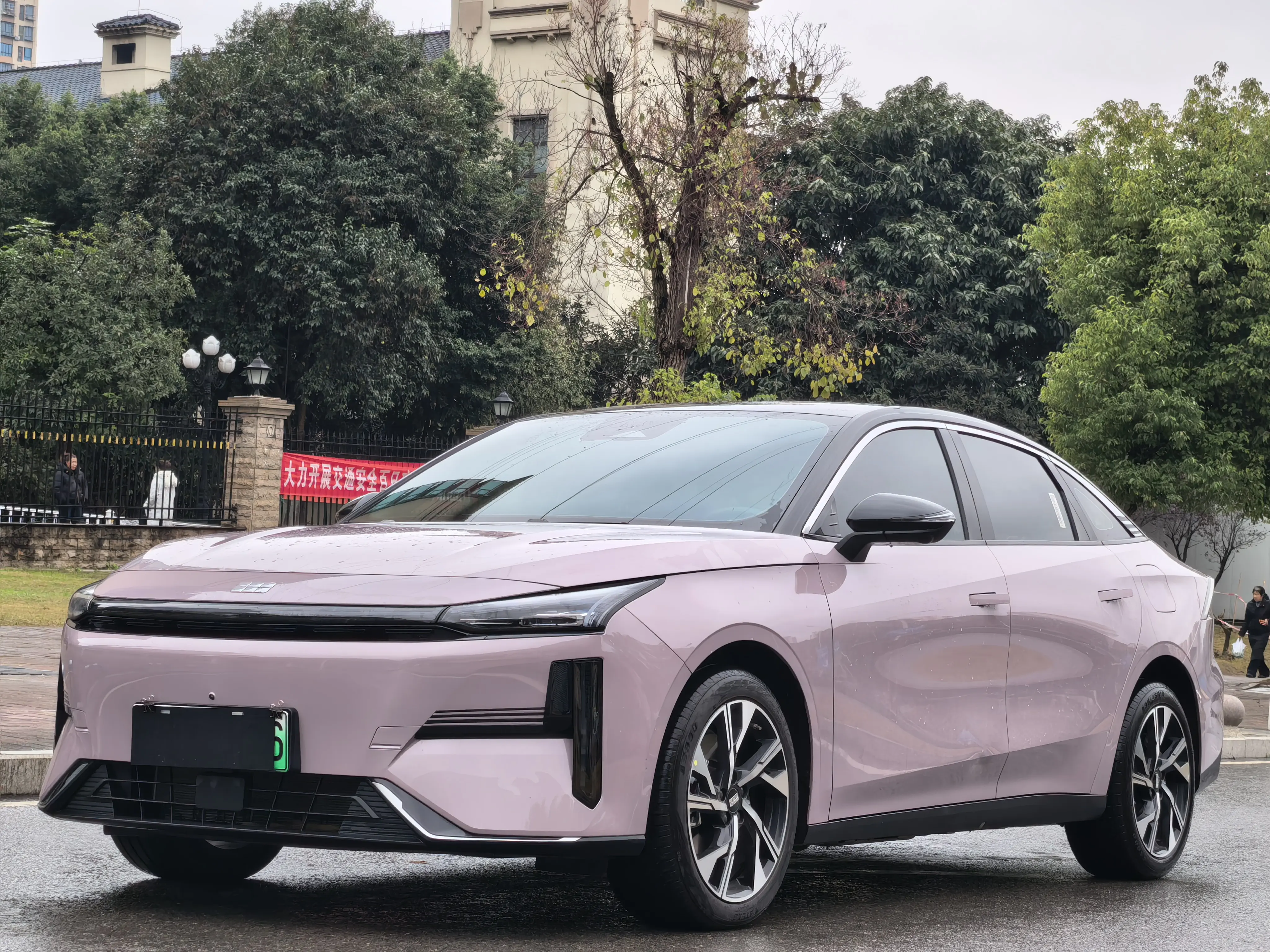 Geely Galaxy L6  из Китая