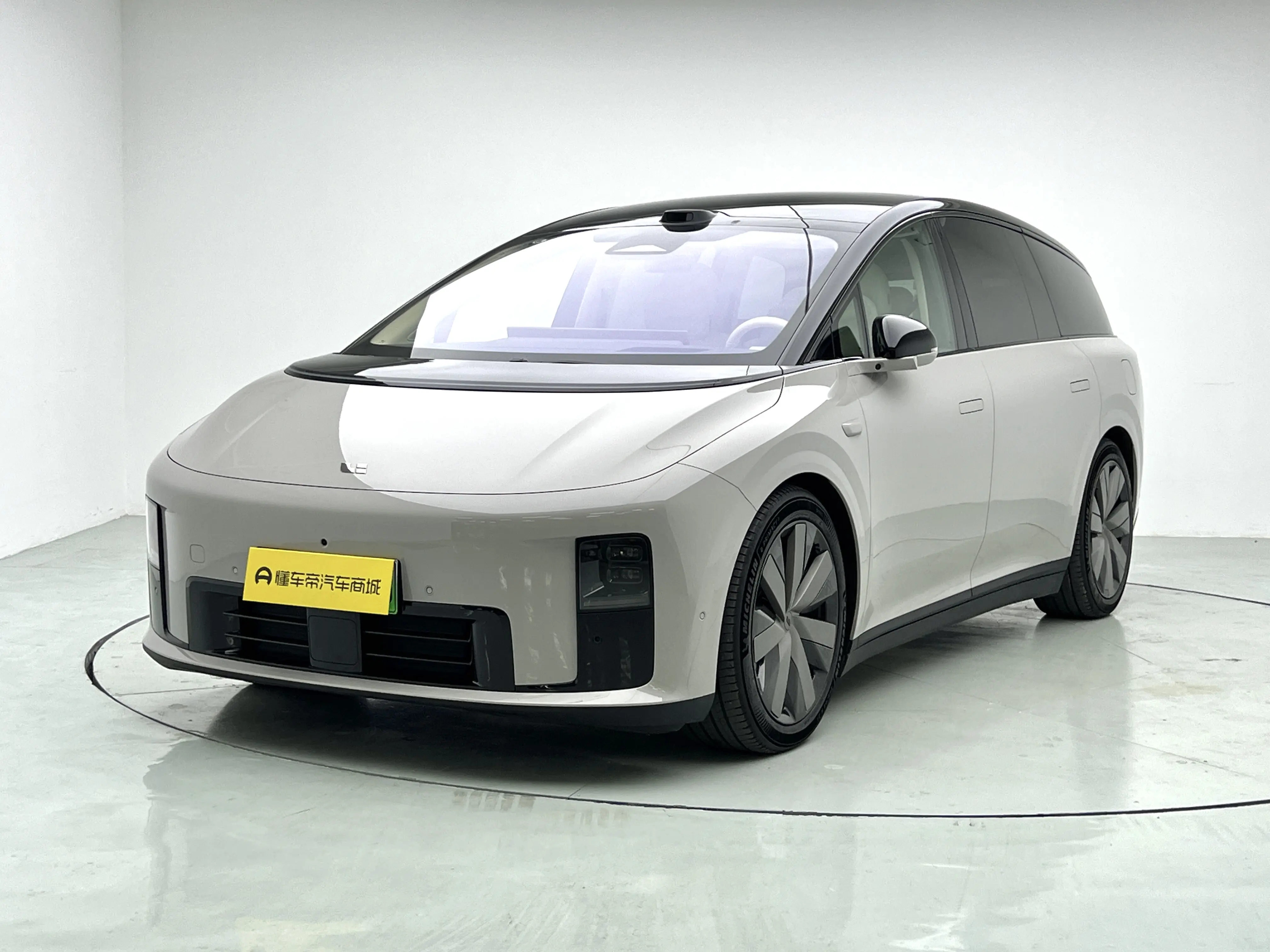 Li Ideal i8  из Китая