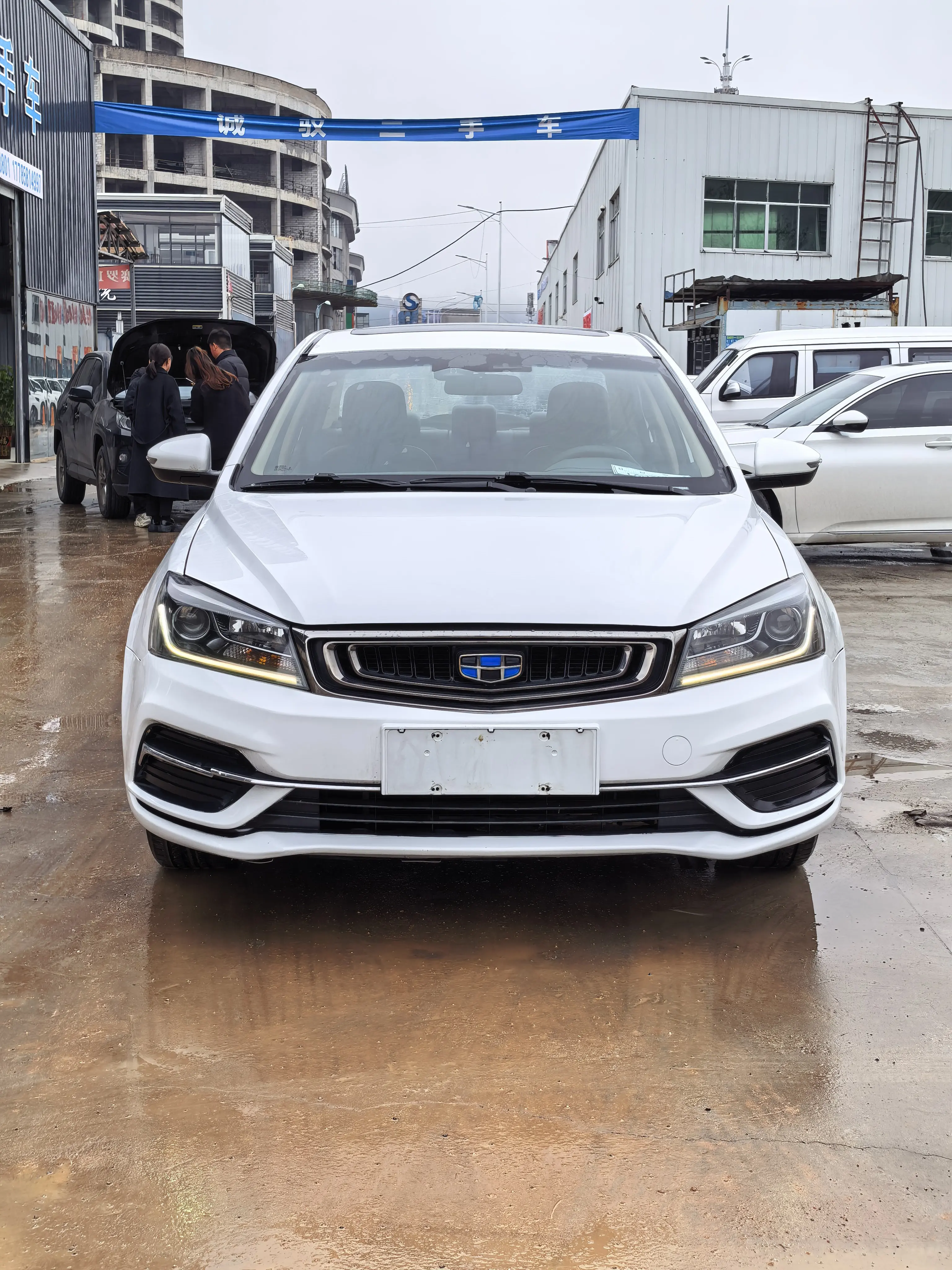 Geely Emgrand  из Китая