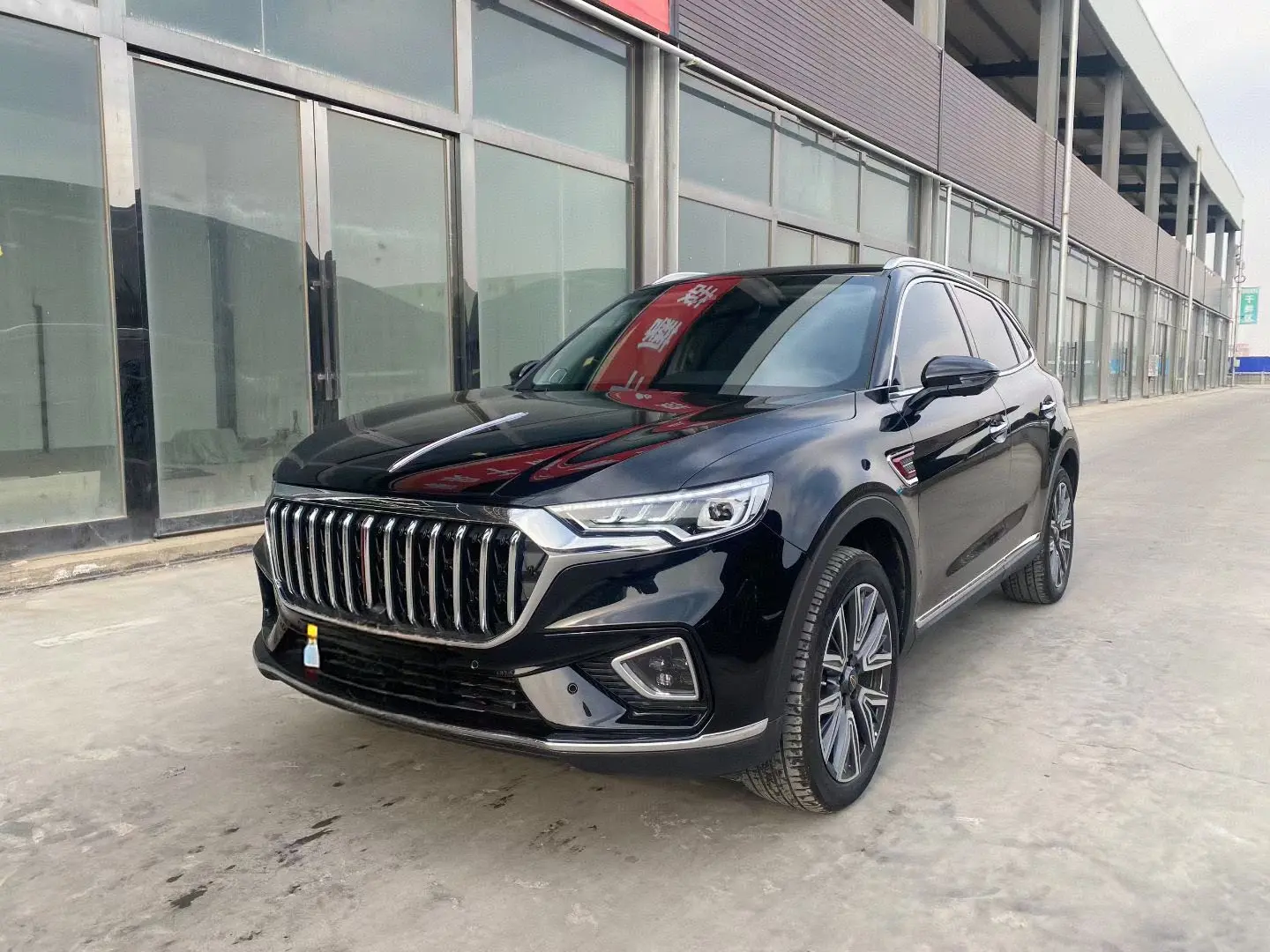 Hongqi HS5  из Китая