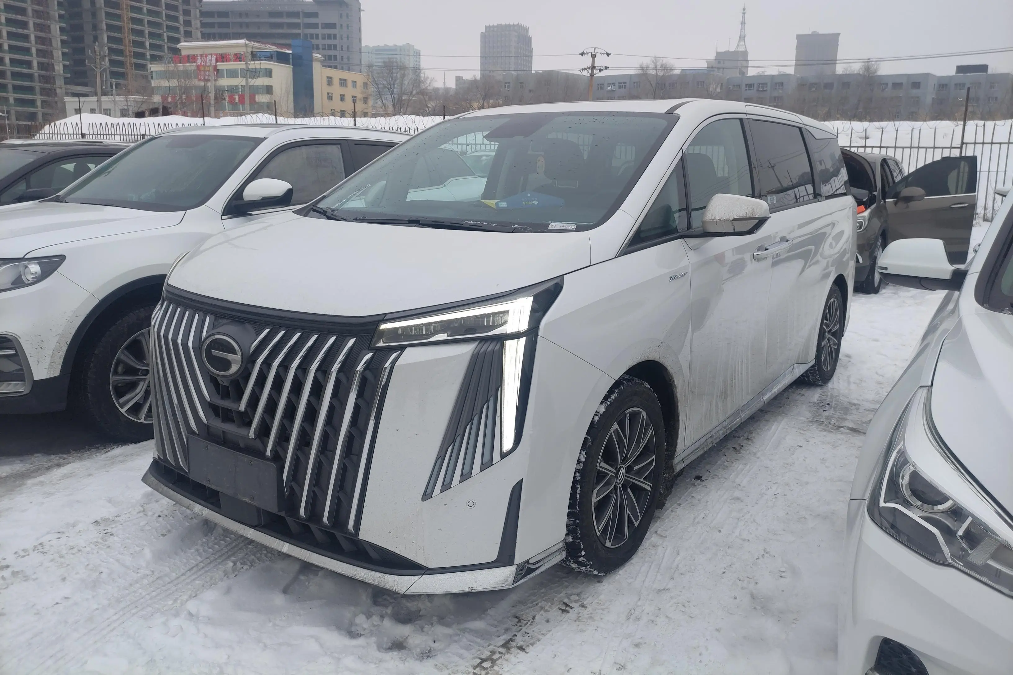 GAC Trumpchi M8  из Китая