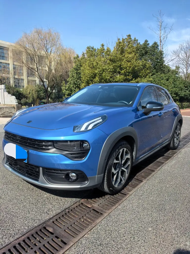 Lynk & Co 02