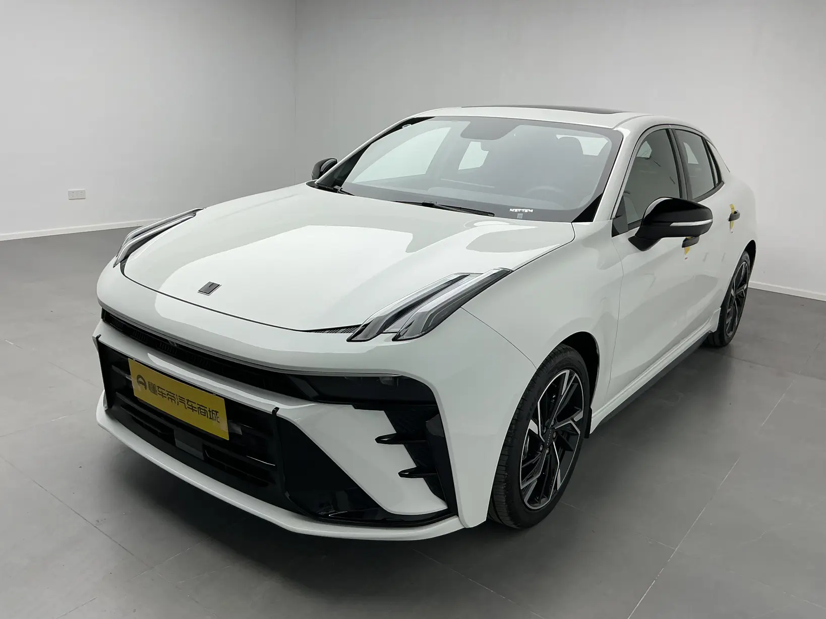Lynk & Co 03