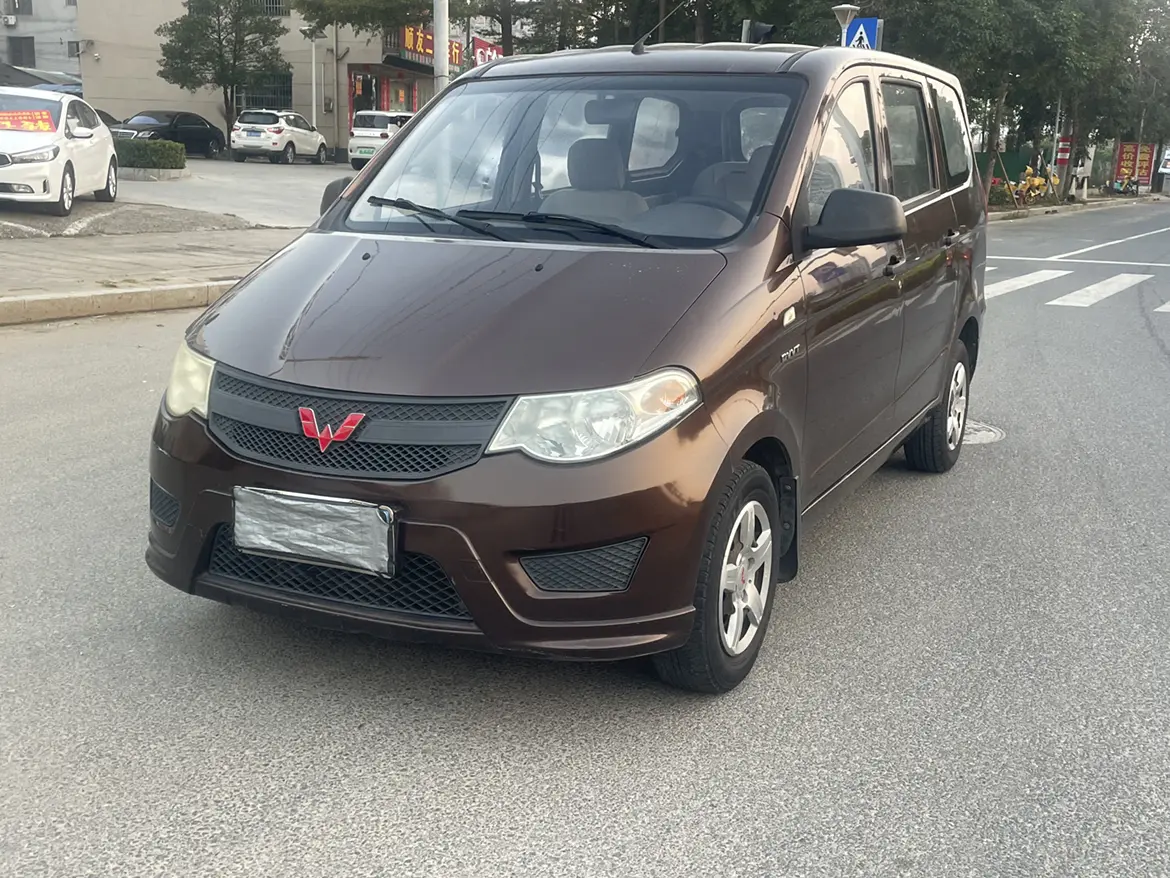 Wuling Hongguang  из Китая