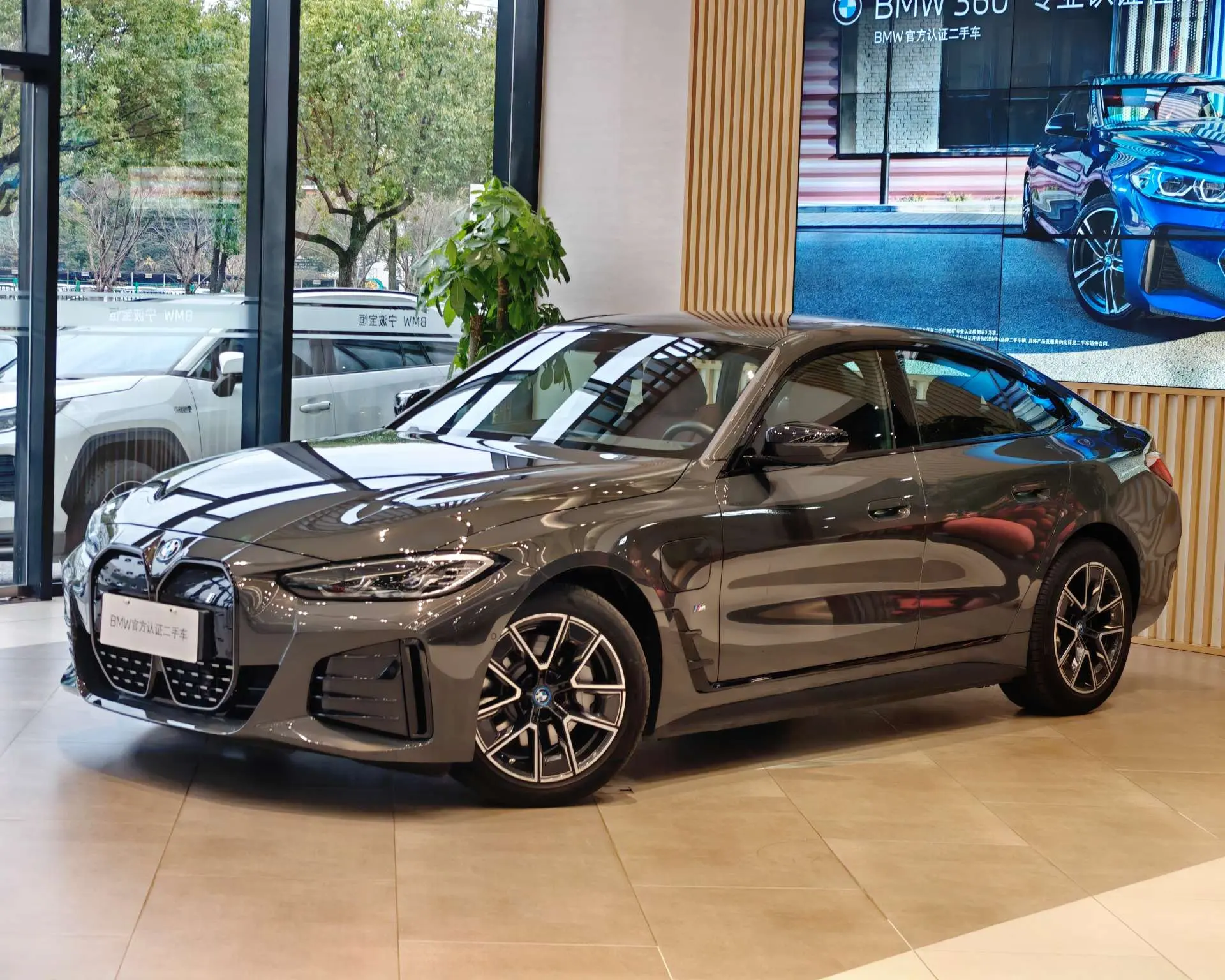 BMW i4  из Китая