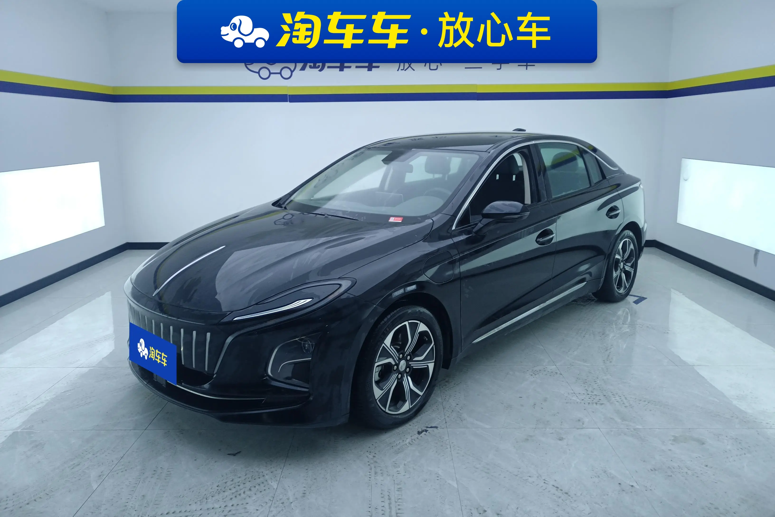 Hongqi E-QM5  из Китая