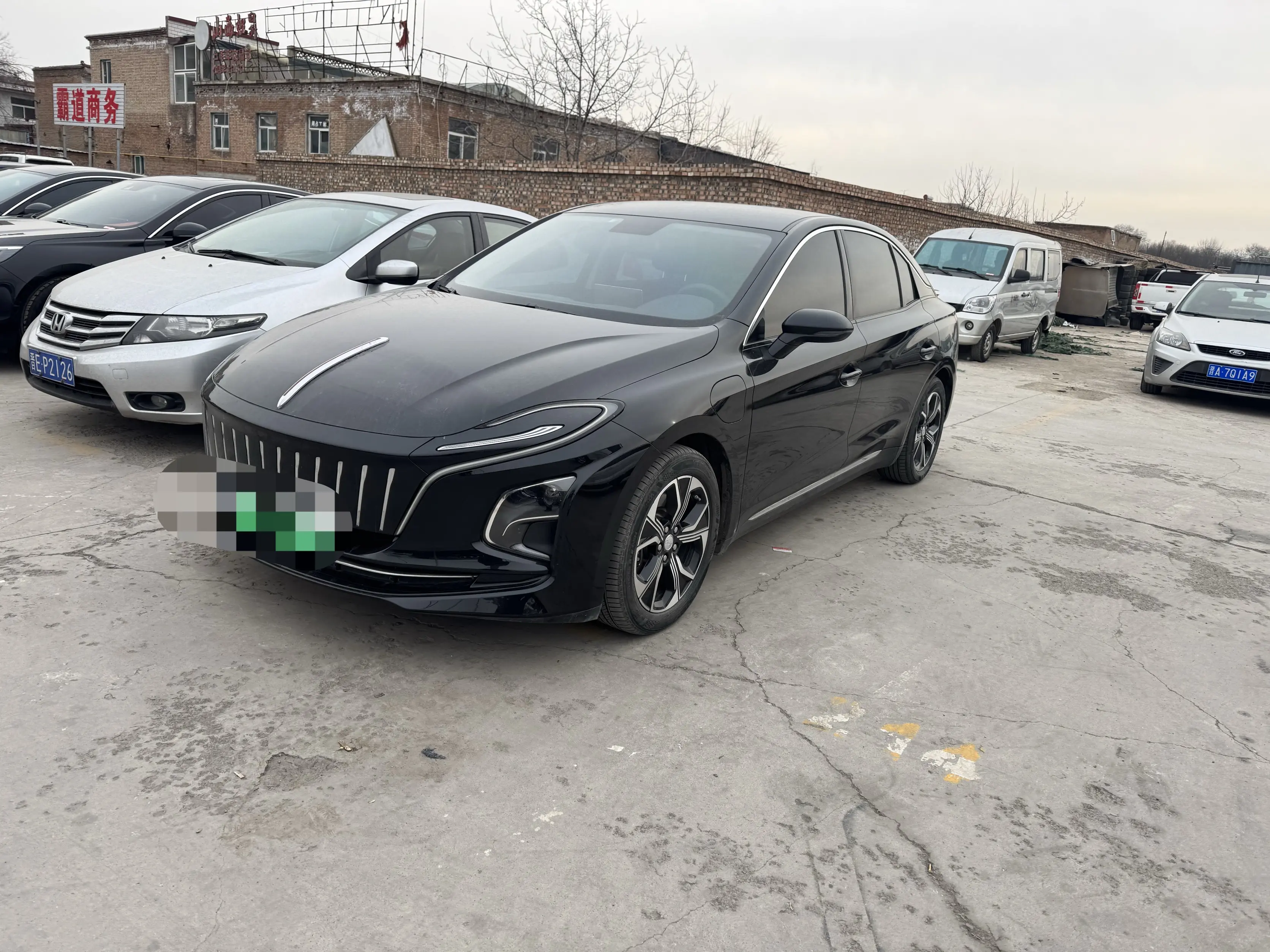 Hongqi E-QM5  из Китая