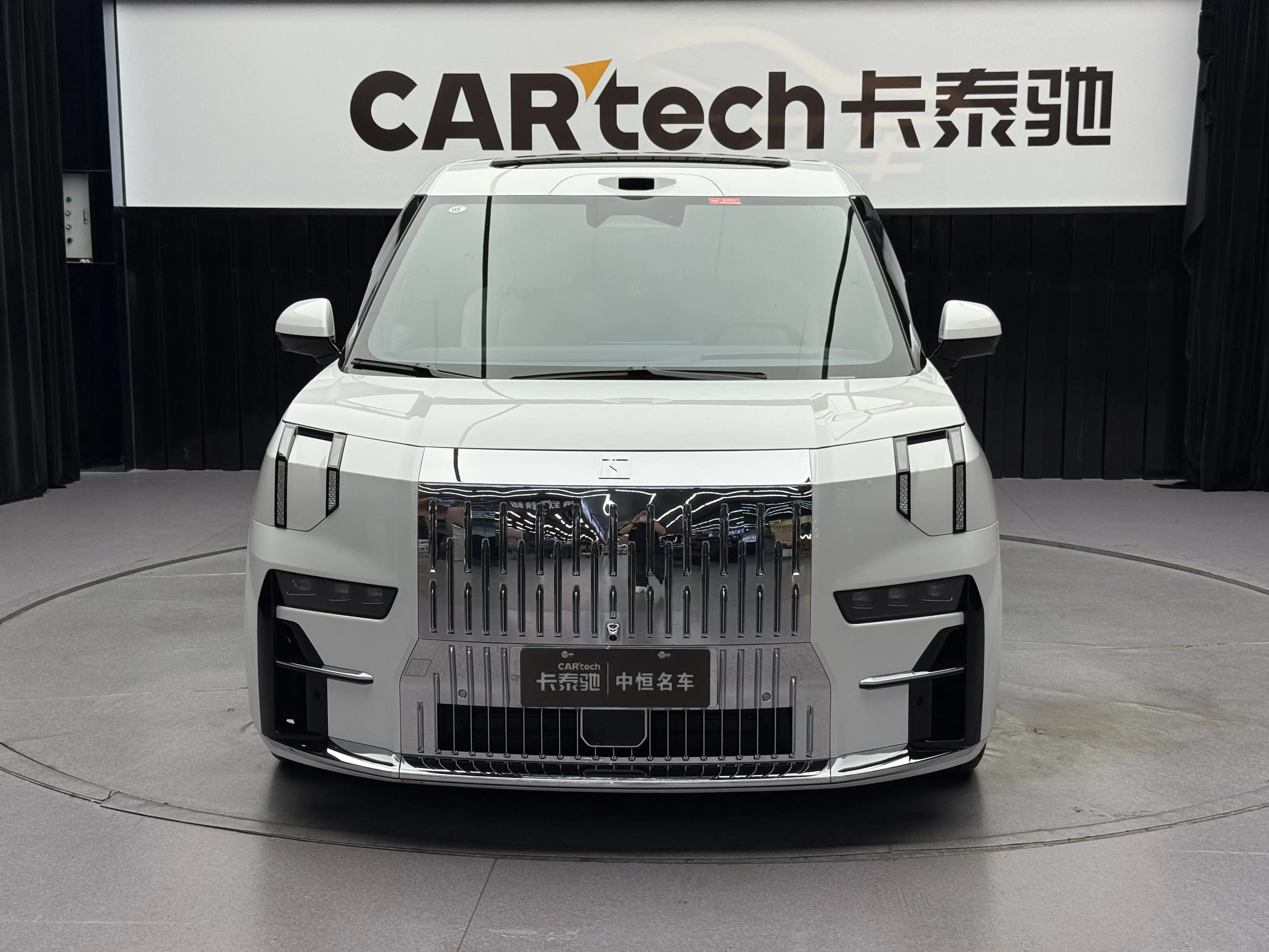 ZEEKR 009  из Китая