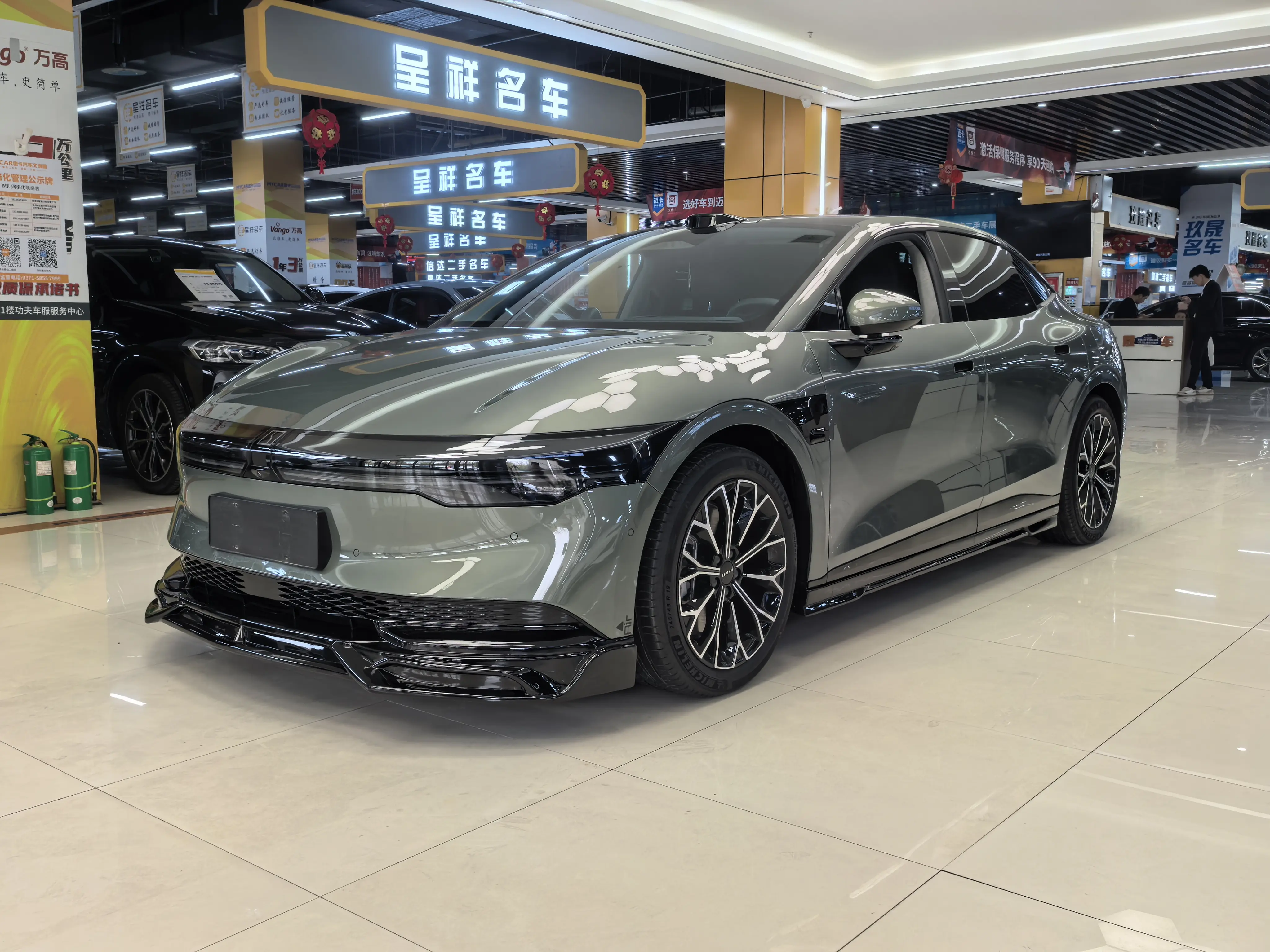 ZEEKR 007  из Китая